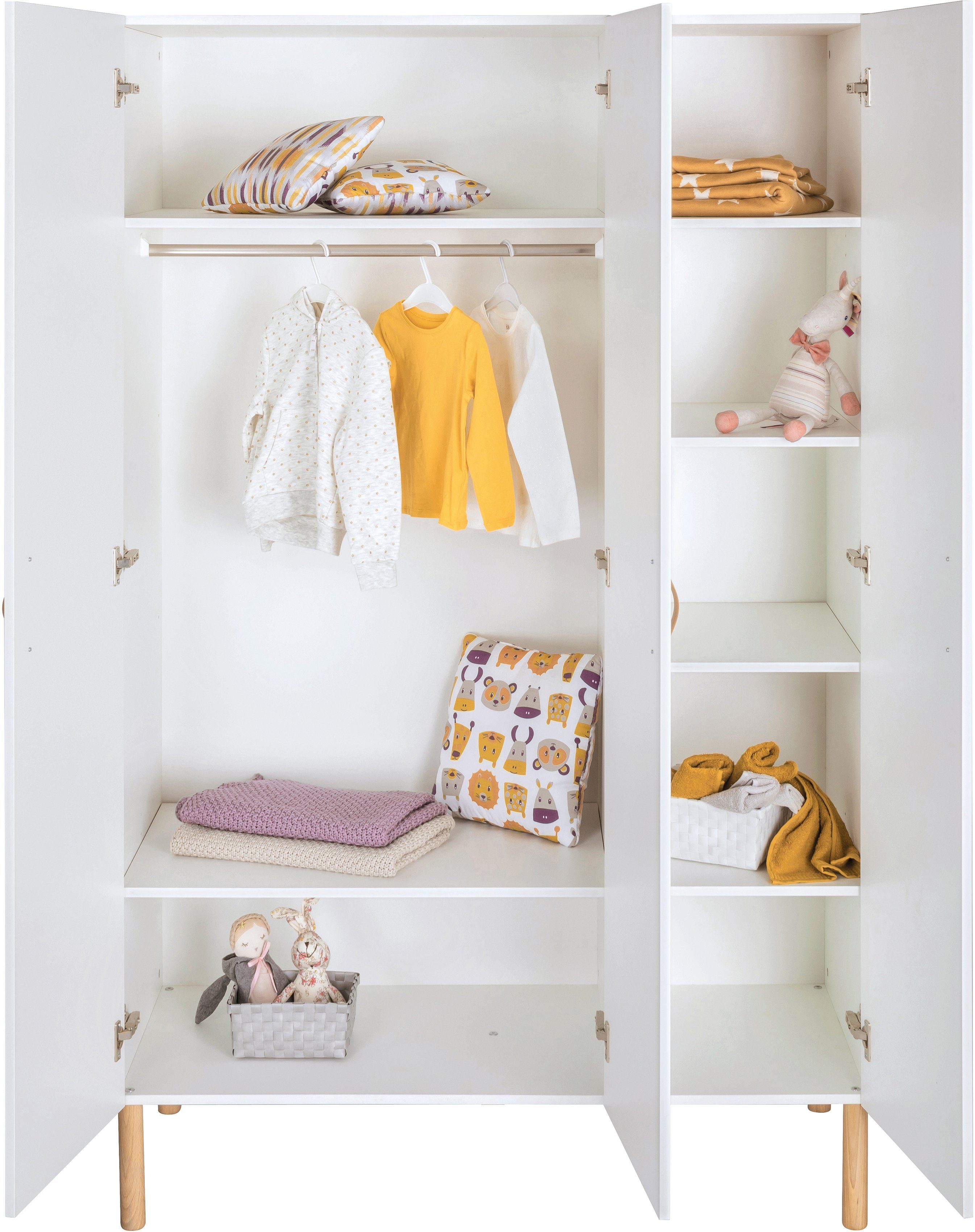 in White Made Schardt 3-türig; Kinderkleiderschrank Camiel Germany