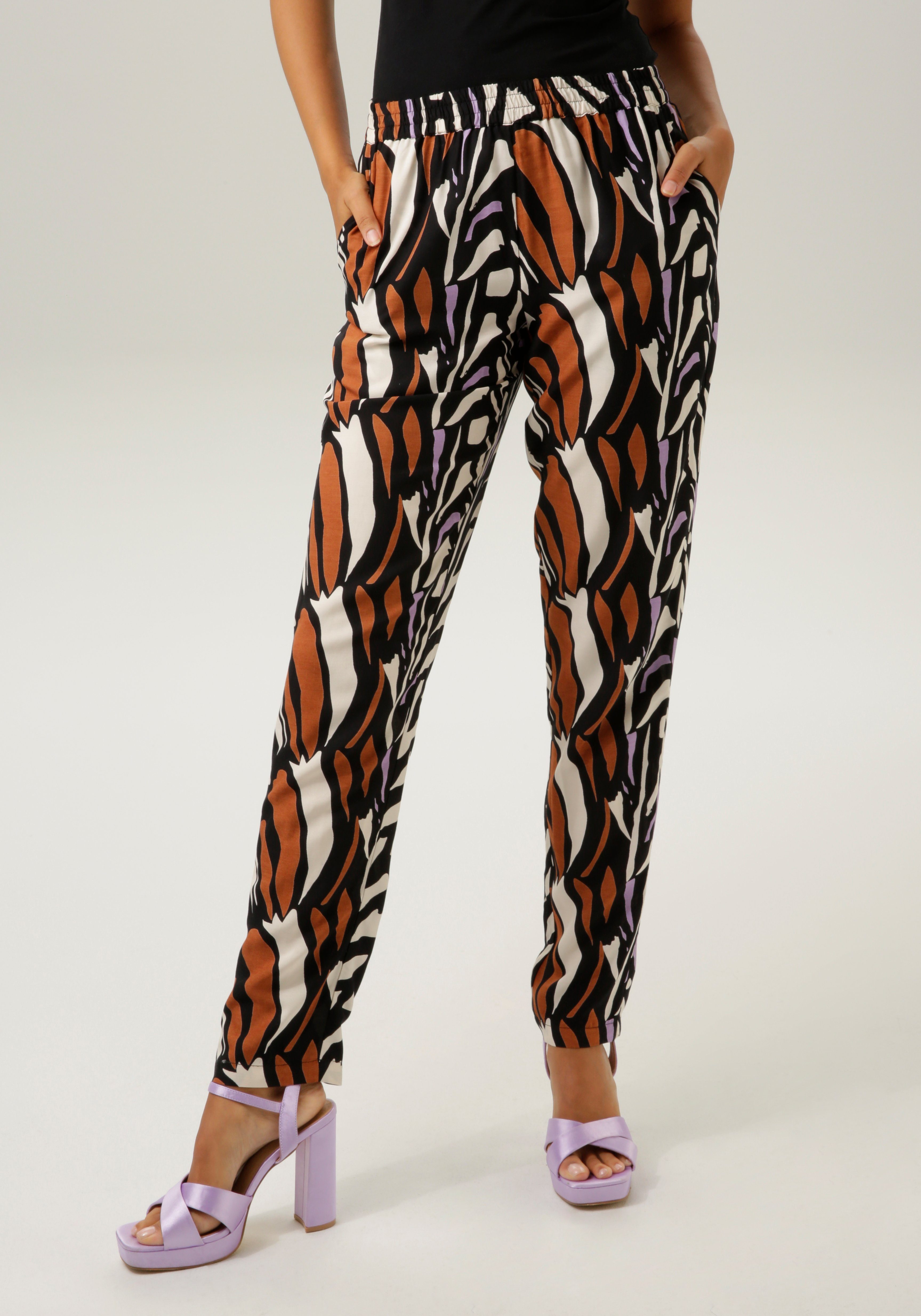 Aniston CASUAL Schlupfhose mit trendfarbenen, graphischen günstig online kaufen