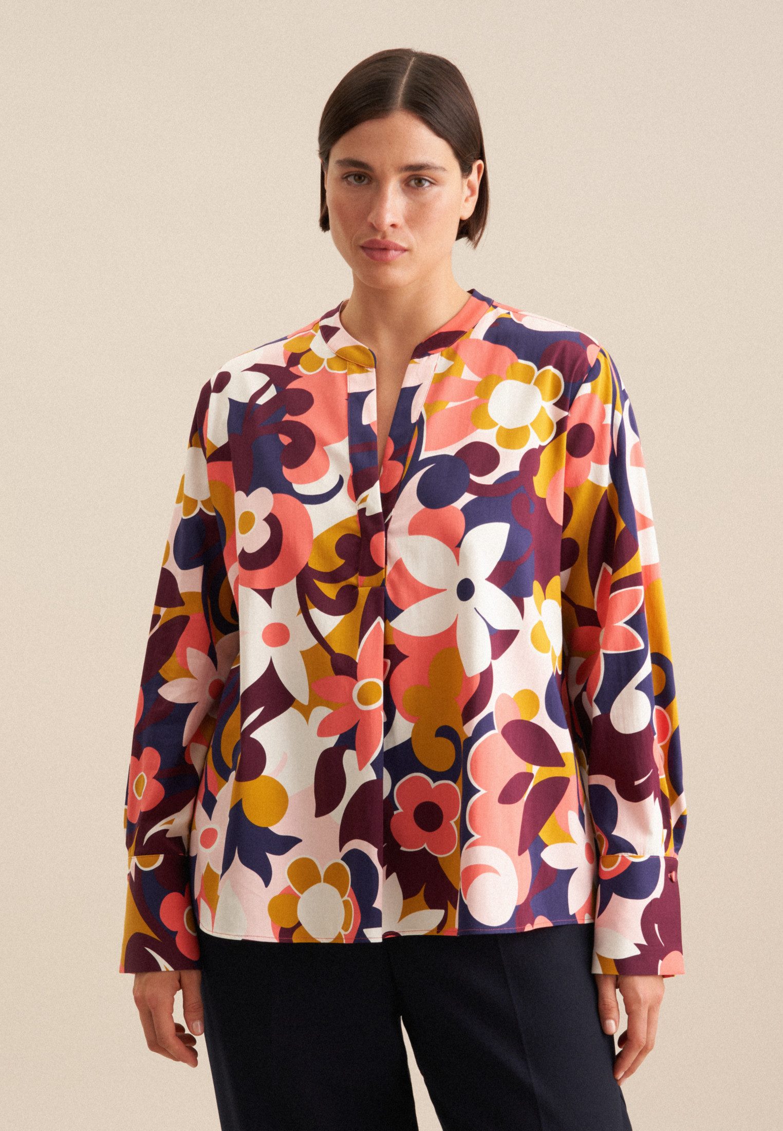 Klassische Bluse Schwarze Rose