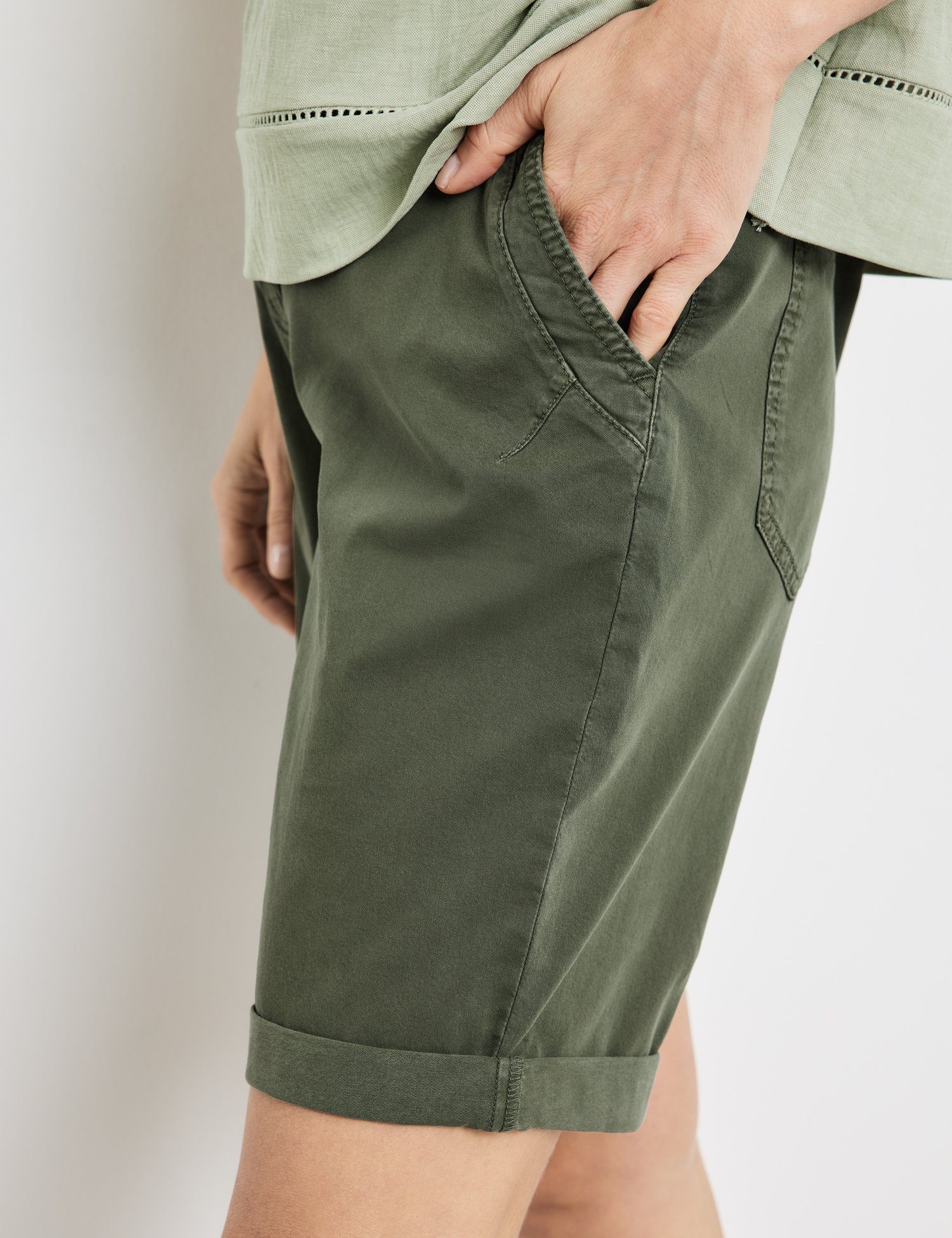 mit gekrempeltem GERRY 7/8-Hose Saum Shorts WEBER Olive