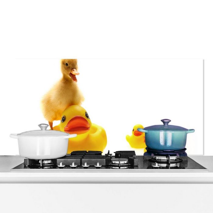 MuchoWow Küchenrückwand Baby-Ente in der Badewanne (1-tlg) Wandschutz gegen Fett und Schmutzflecken für Küchen