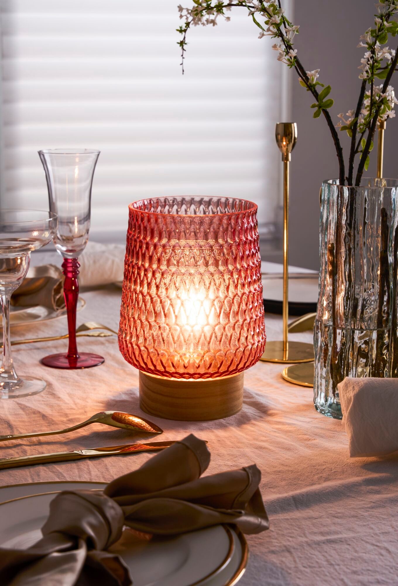 Pauleen LED Tischleuchte Rose Glamour mobile Rosa Glas/Holz, Leuchtmittel wechselbar, Warmweiß, E27, Timer Batterie – Bild 4 von 5
