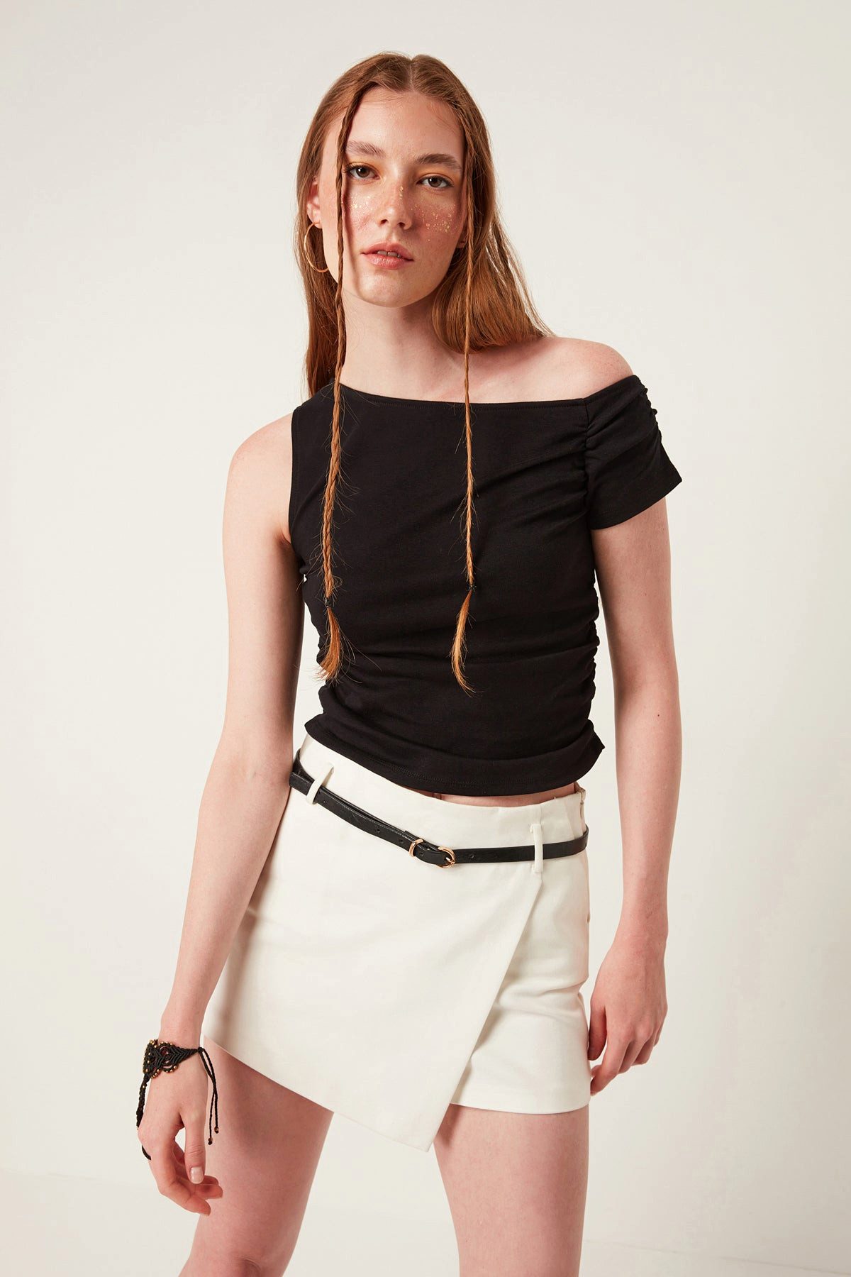 Blusentop Bluse mit asymmetrischem Ausschnitt