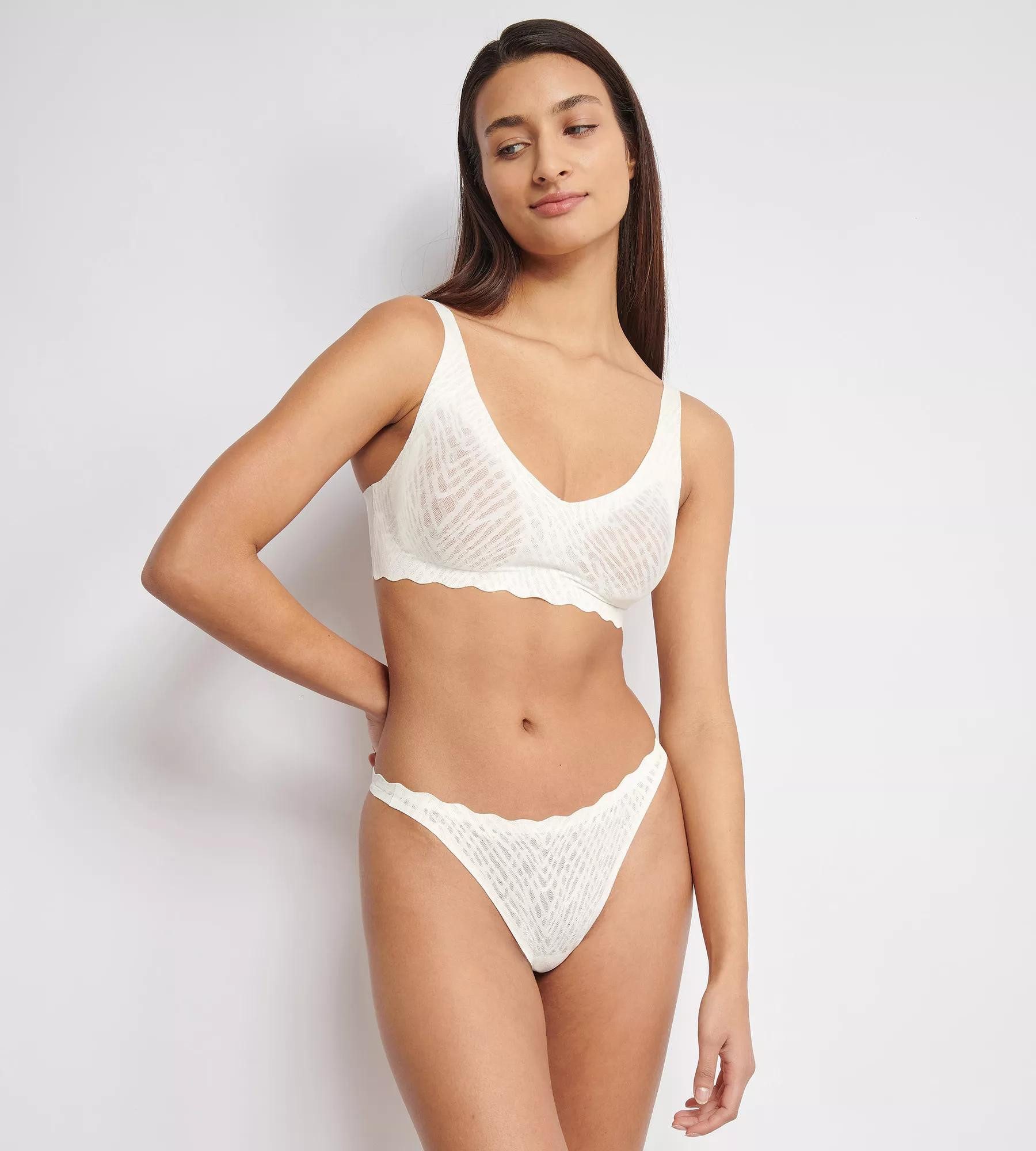 sloggi String ZERO Feel Bliss Stretch-Spitze, Grafikdesign, gewellter Bund, glatte Optik