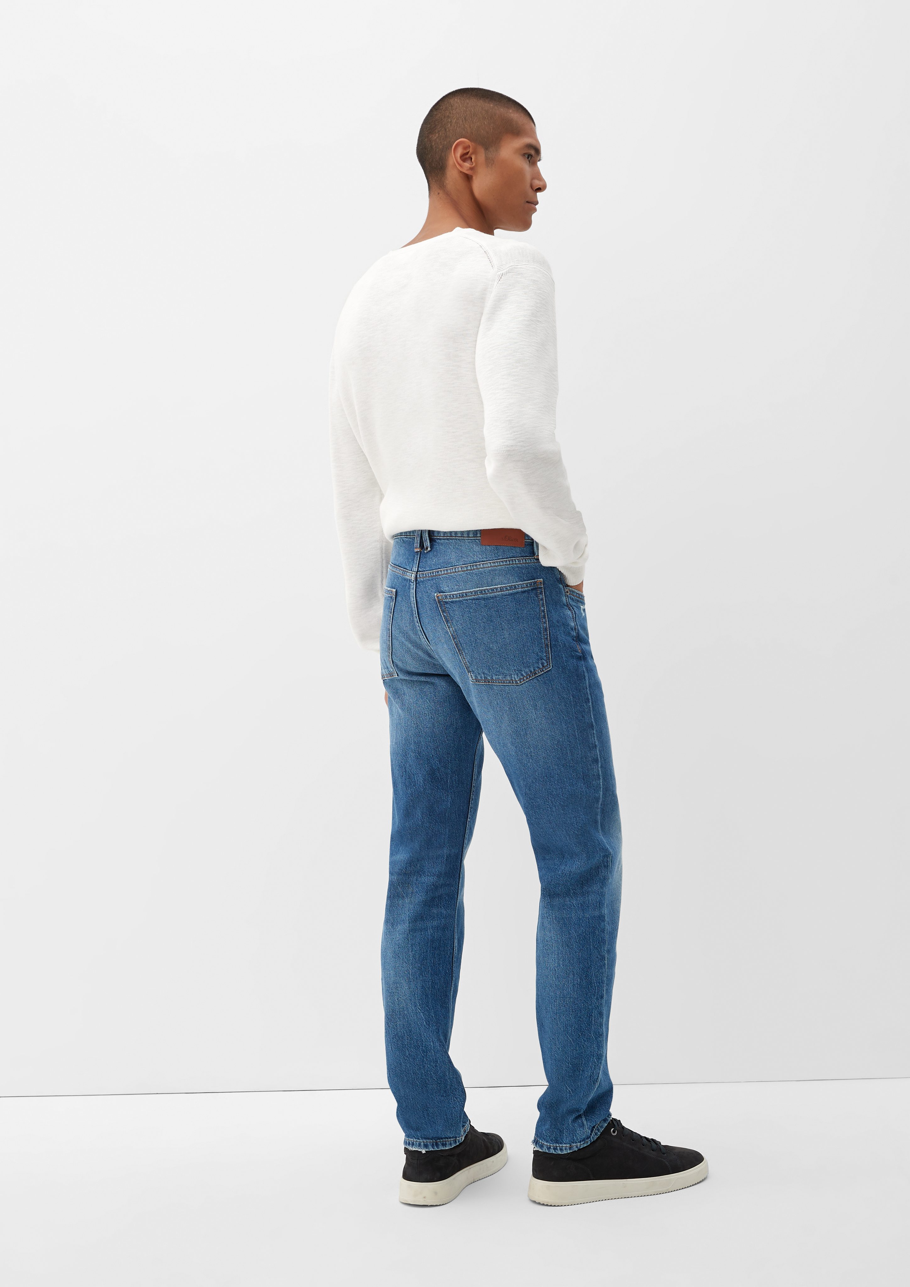s.Oliver Stoffhose Jeans / Regular Mid Waschung, Straight / / Rise Destroyes, Leder-Patch Leg Fit