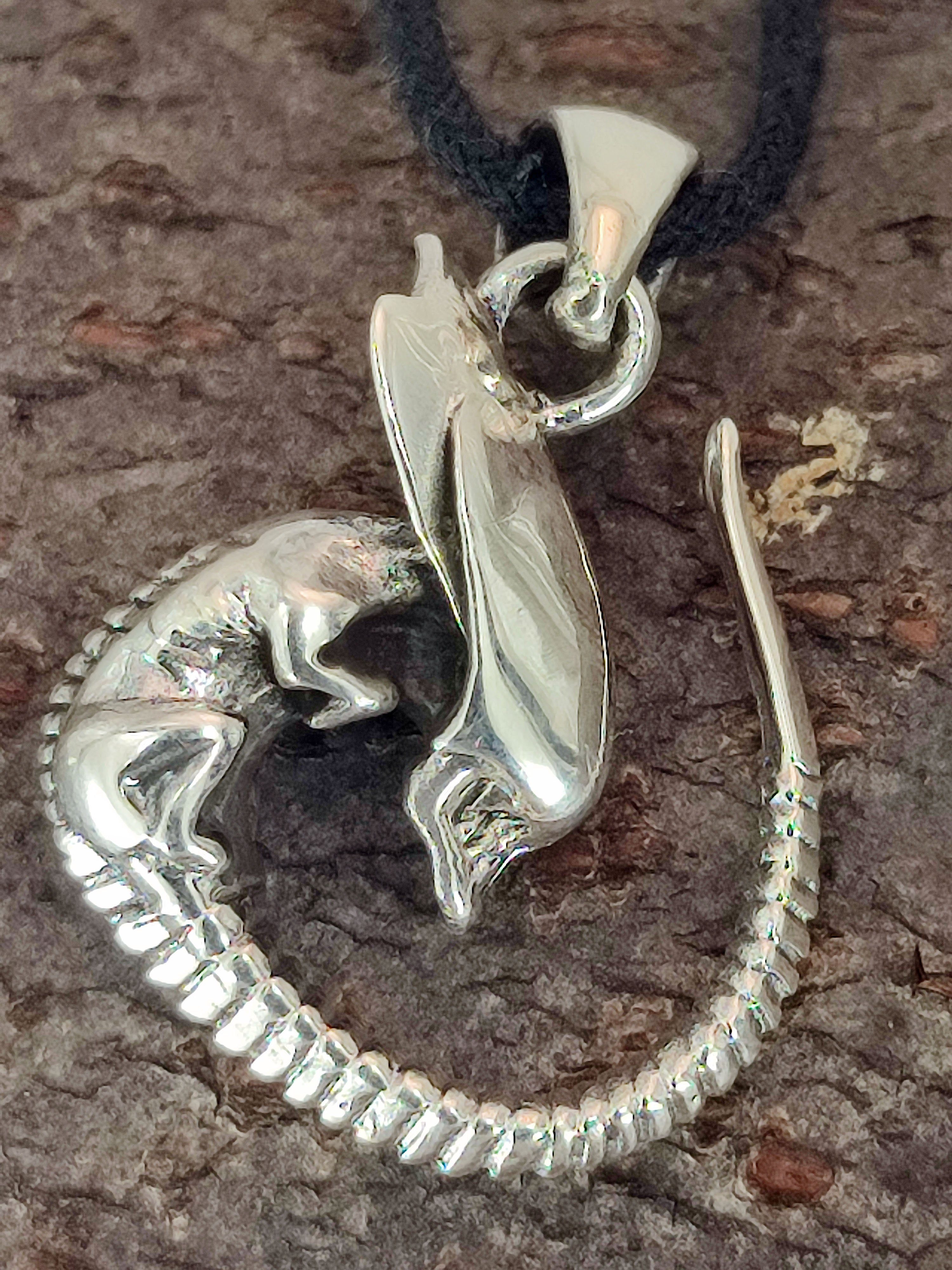 of Dreidimensionaler Leather Alien Kettenanhänger Kiss Massiv Silber