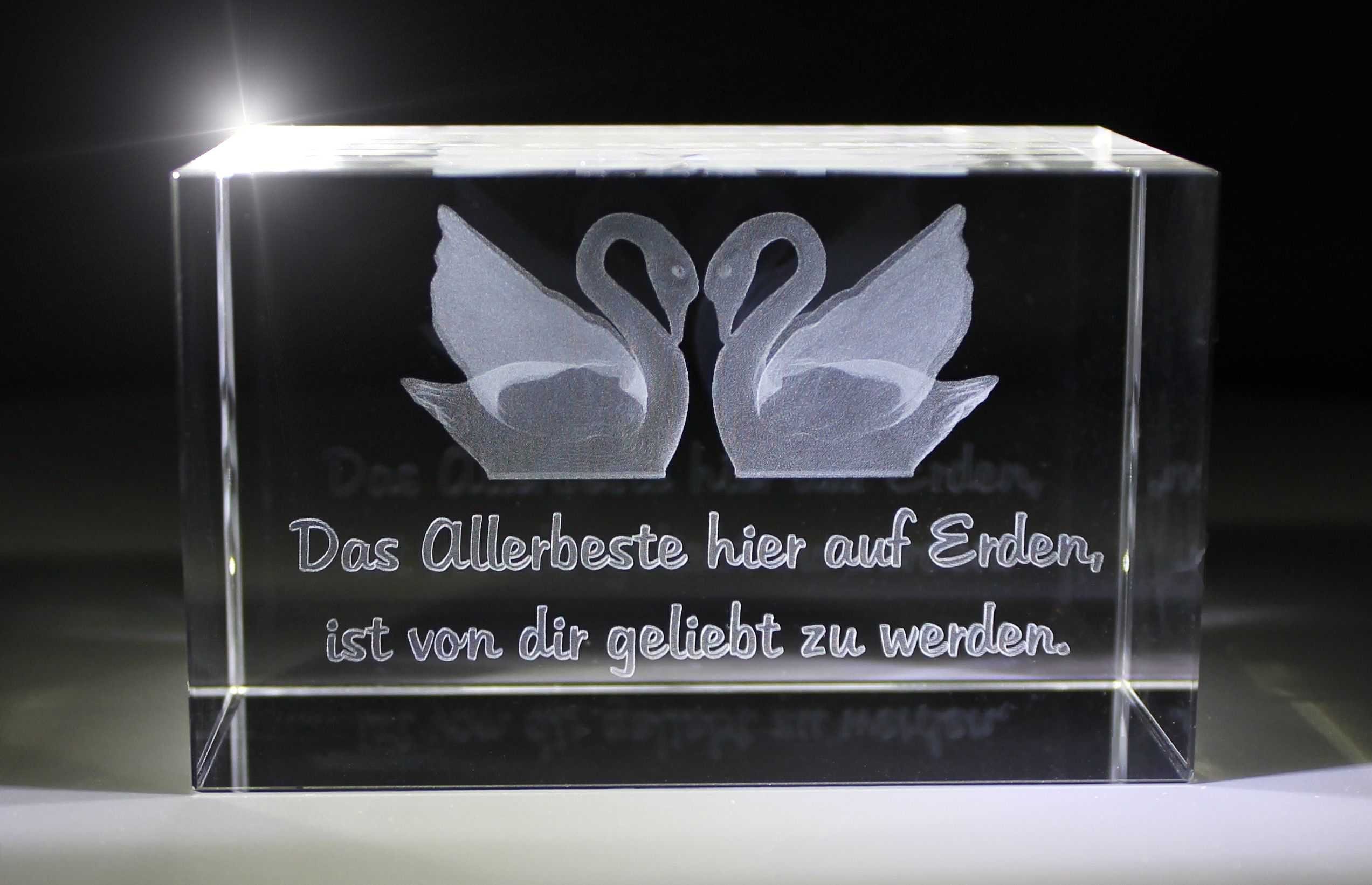 VIP-LASER Dekofigur 3D Glasquader Zwei Schwäne Das allerbeste hier auf Erden..., Hochwertige Geschenkbox, Made in Germany, Familienbetrieb