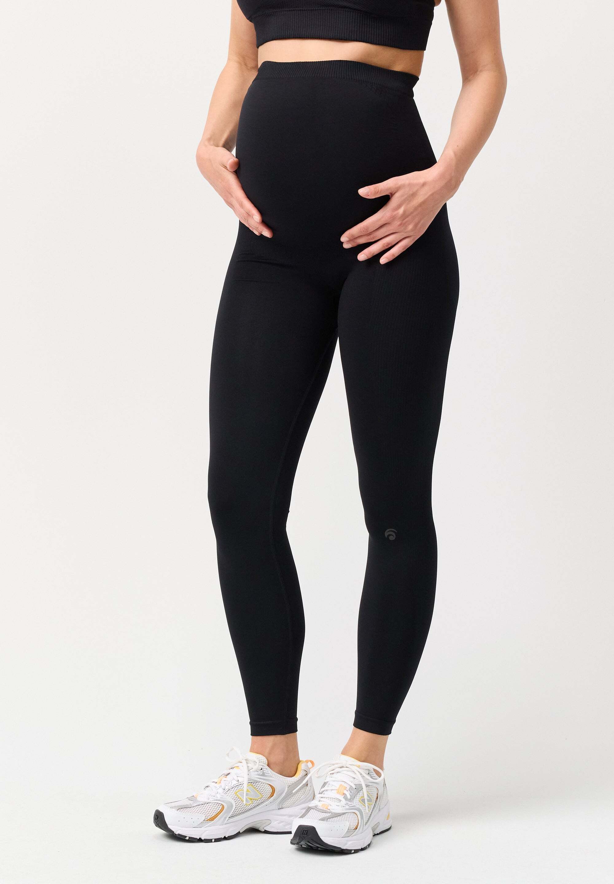 OCEANSAPART Leggings Mila (1-tlg) mit Kompressionsbereichen für zusätzlichen Halt