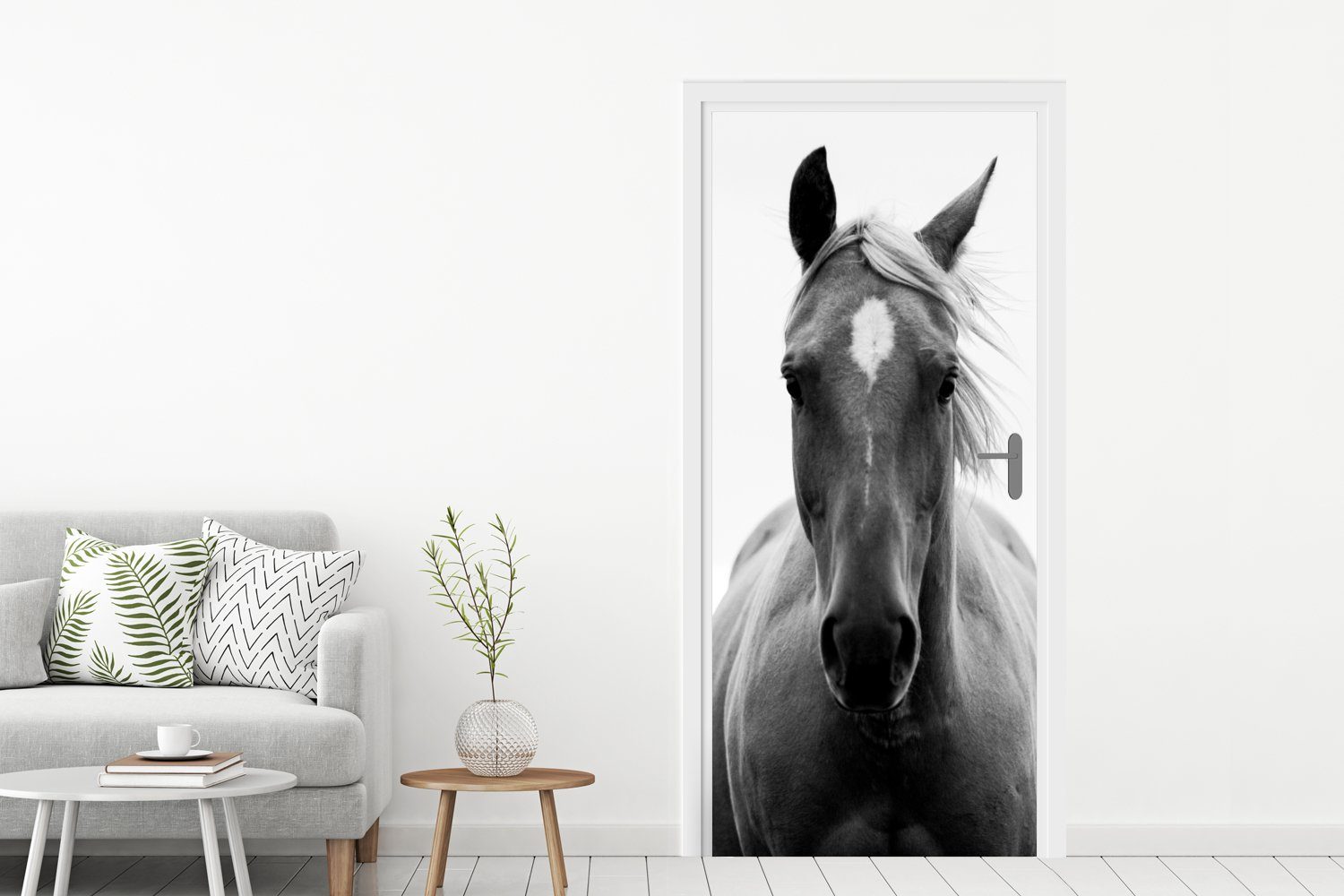 Pferd Tür, Türtapete Schwarz Fototapete - - (1 - cm MuchoWow Matt, Porträt, 75x205 bedruckt, St), Türaufkleber, Weiß für