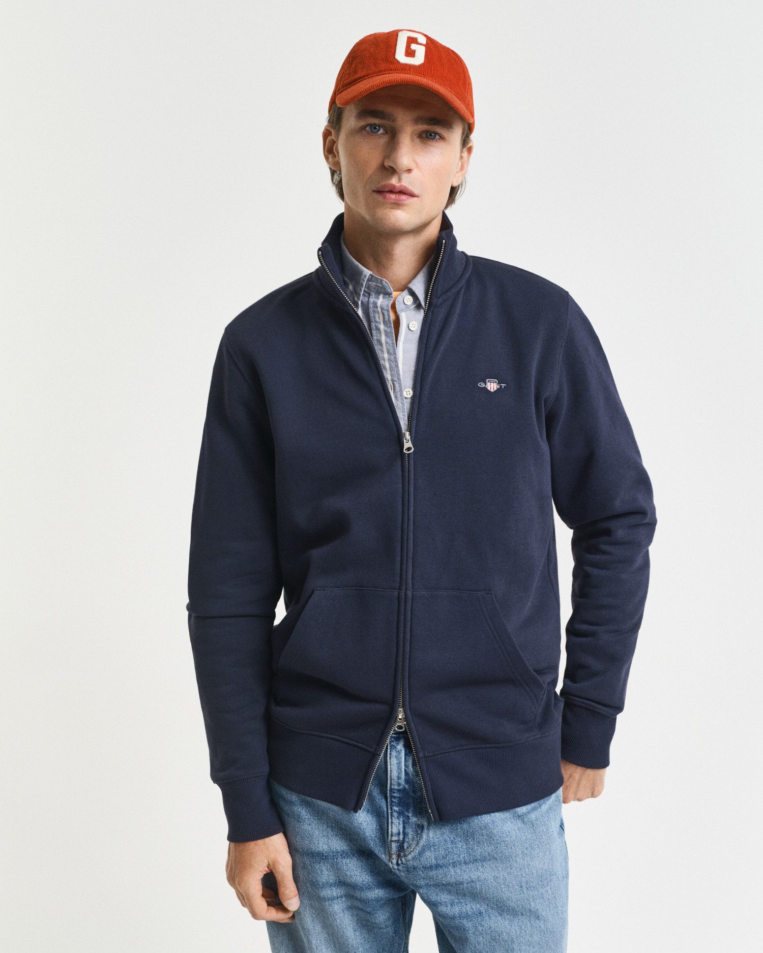 Gant Sweatjacke REG SHIELD FULL ZIP SWEAT mit Logostickerei auf der Brust
