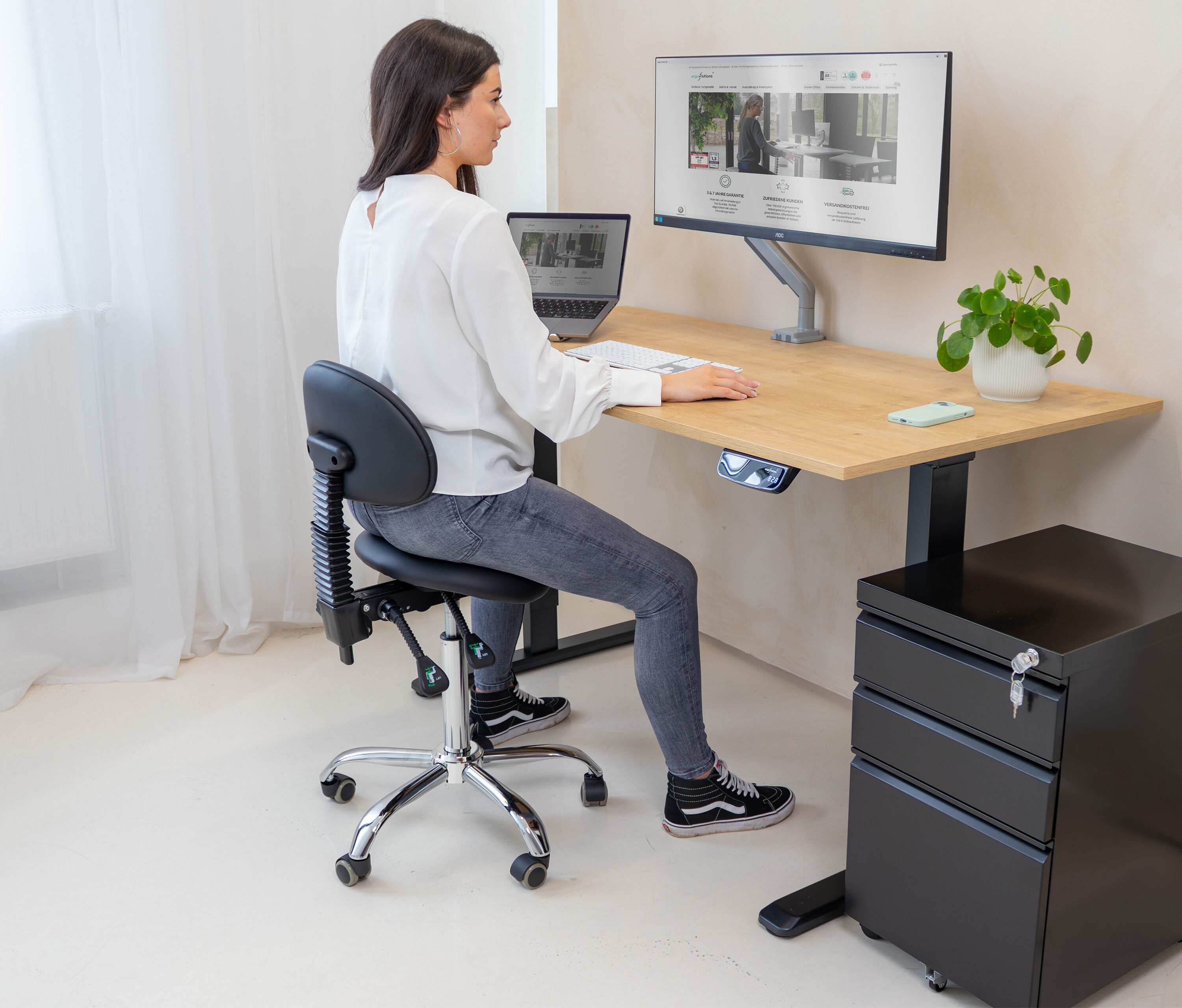 Ergolutions Sitzhocker Sattelhocker mit Lehne, 5 Jahre Garantie / ergonomisch / verstellbare Lehne / Sitz kippbar