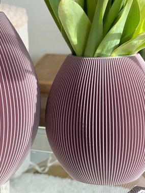 Dennismaass. Dekovase RUND aus BIO-Kunststoff mit minimalistischen Rillen in Aschlila, Dekorative Vase aus Bio Kunststoff mit feinen Rillen