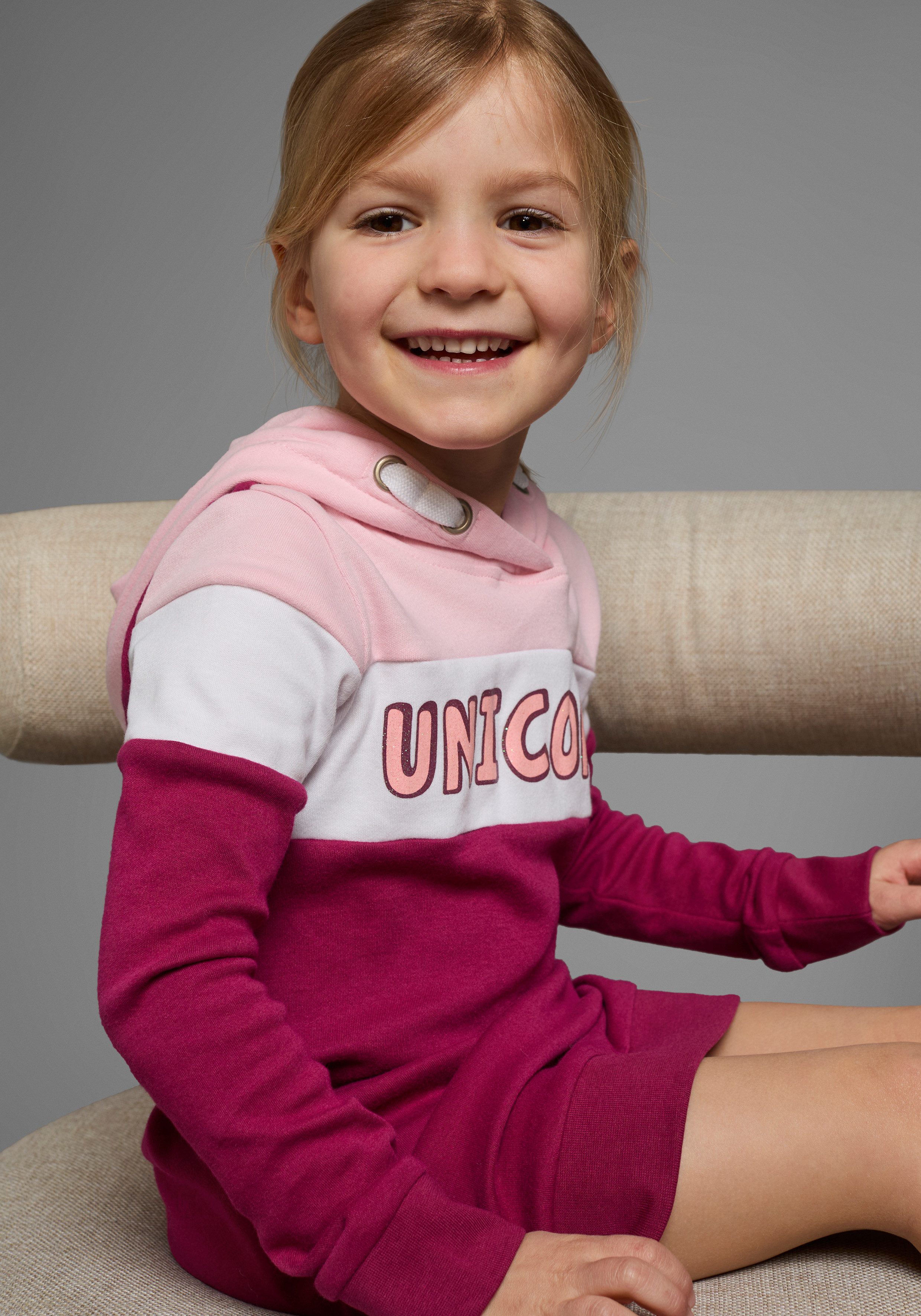 KIDSWORLD Sweatkleid UNICORN lang, modisch, aus Baumwollmischung, Langarm