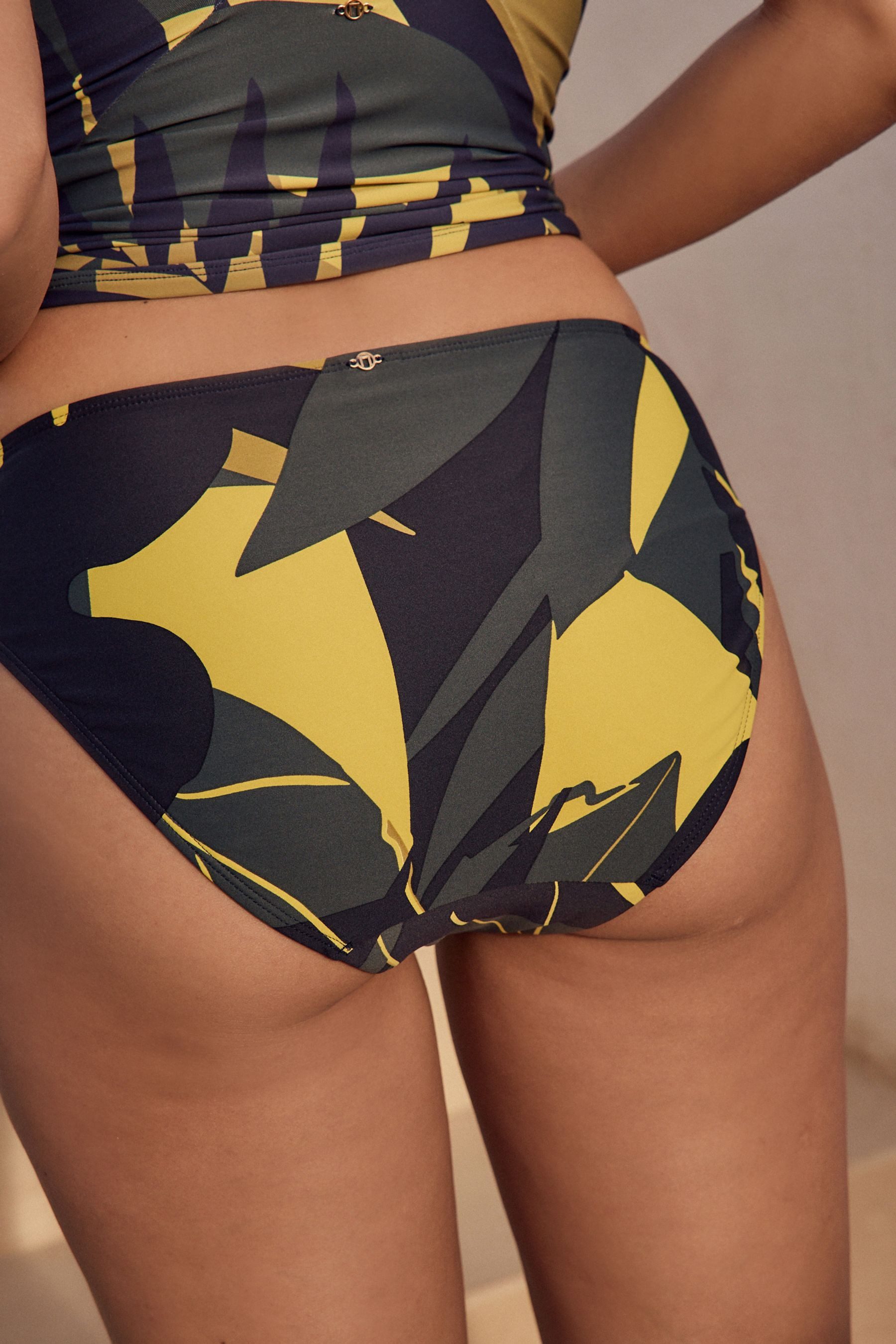 Next Bikini-Hose Bikinihose mit hohem Bein günstig online kaufen
