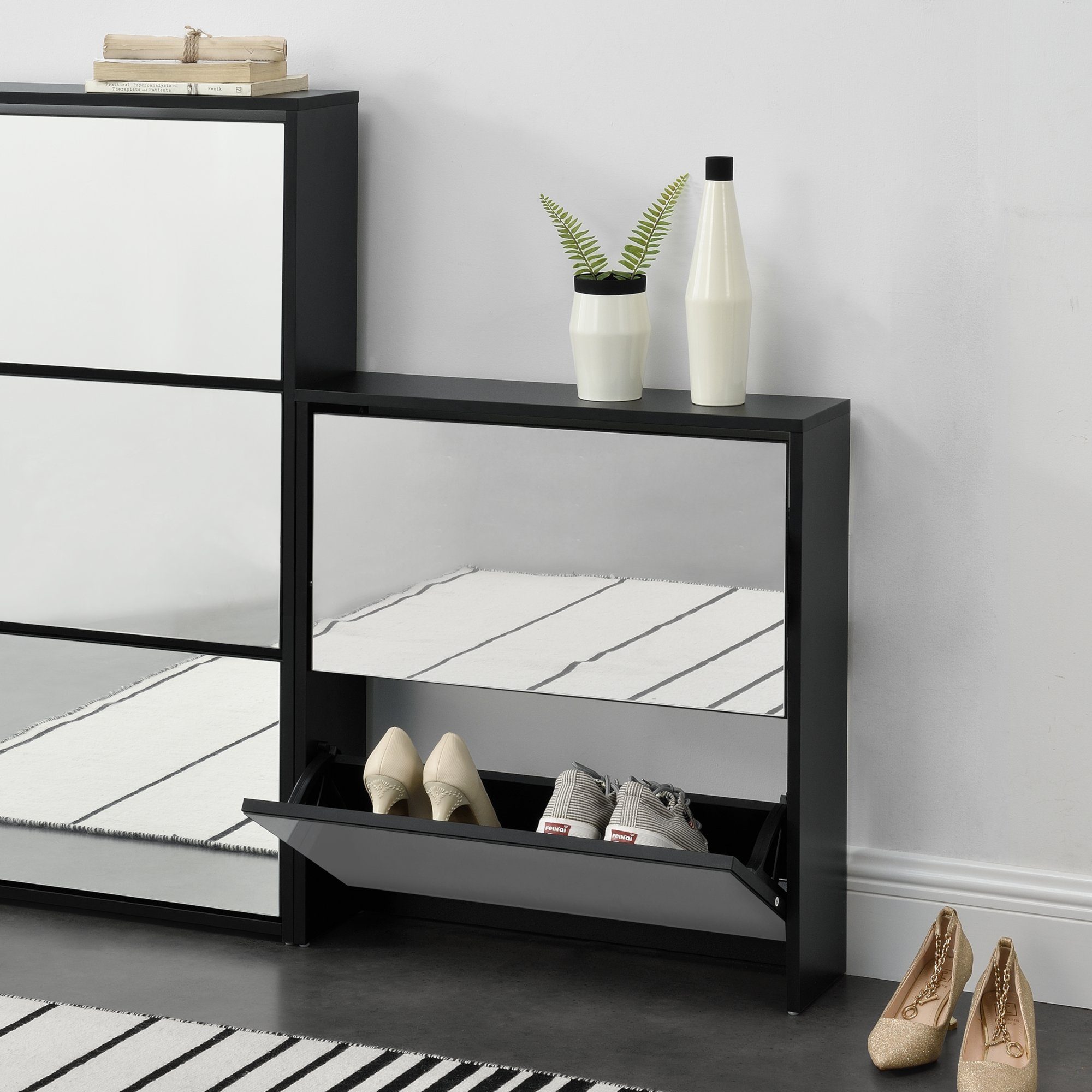 en.casa Schuhschrank »Vogar« mit 2 verspiegelten Türen 67x63x17 cm Schwarz