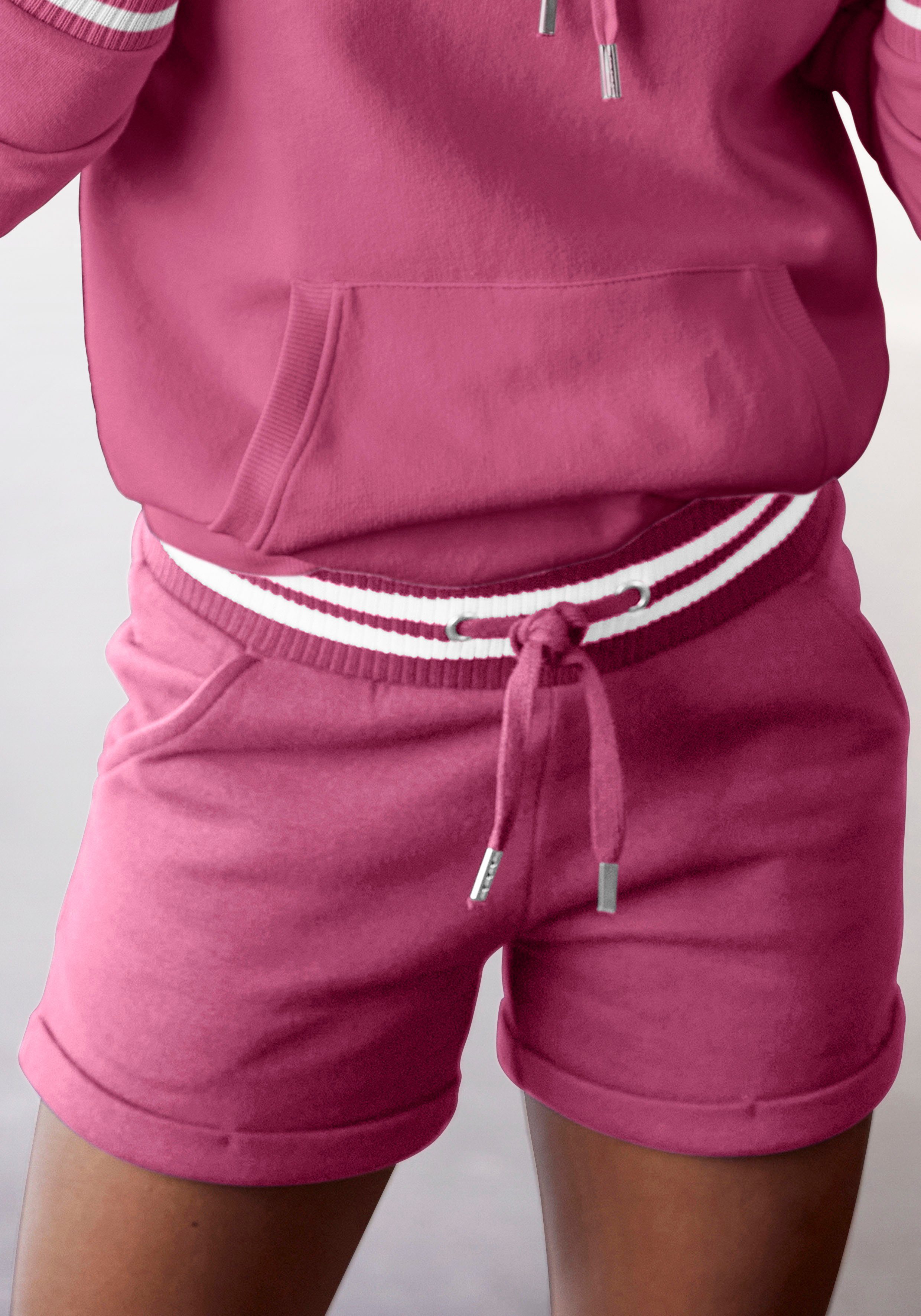 Buffalo Sweatshorts, mit Logostickerei und seitlichen Taschen, Loungeanzug günstig online kaufen