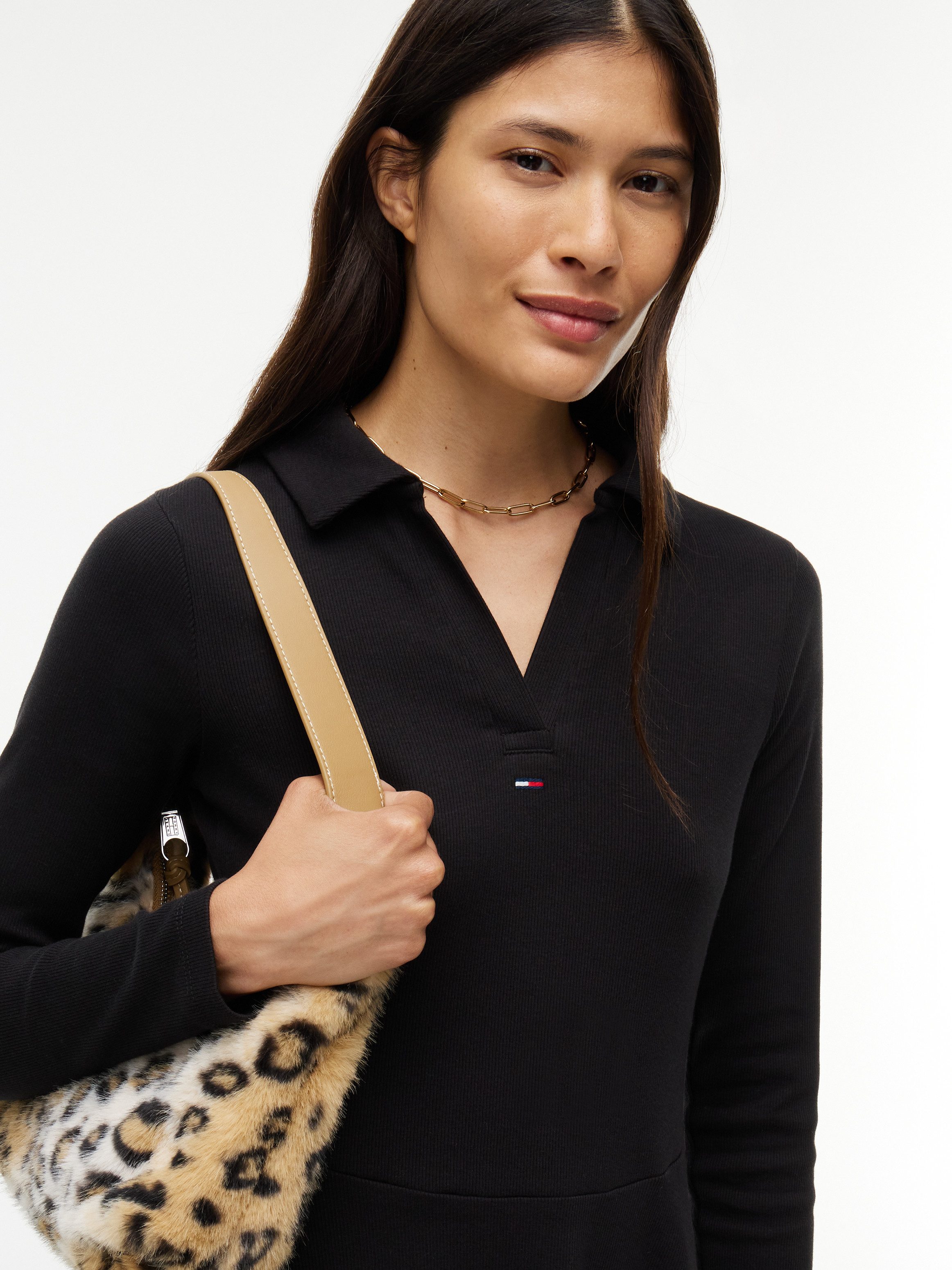 Tommy Jeans Polokleid TJW RIB FIT & FLARE POLO DRESS Baumwollmischung, figurbetont, gerippte Struktur, ausgestellte Form