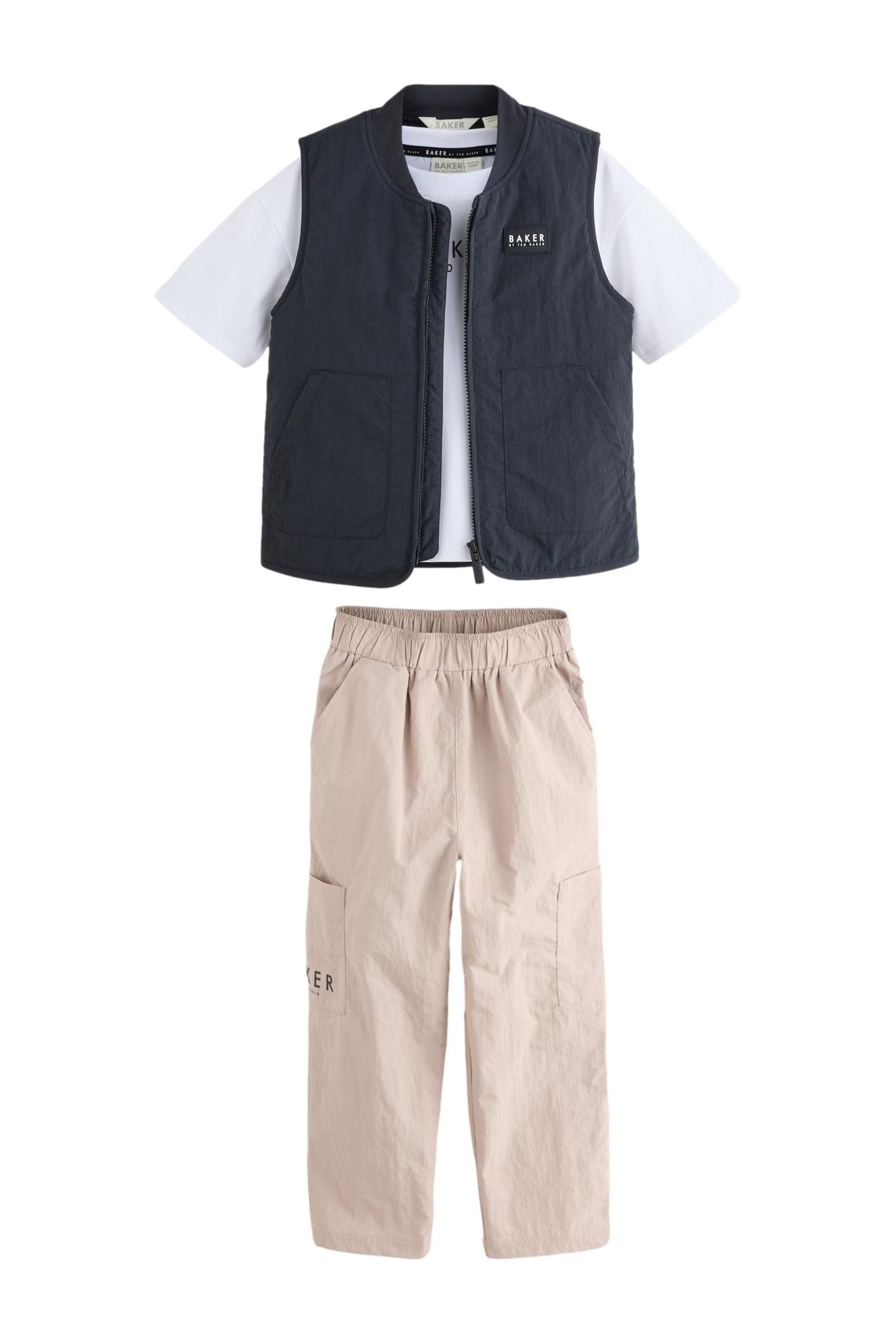 Shirt, Hose & Jäckchen Baker by Ted Baker Weste, T-Shirt + Cargohose