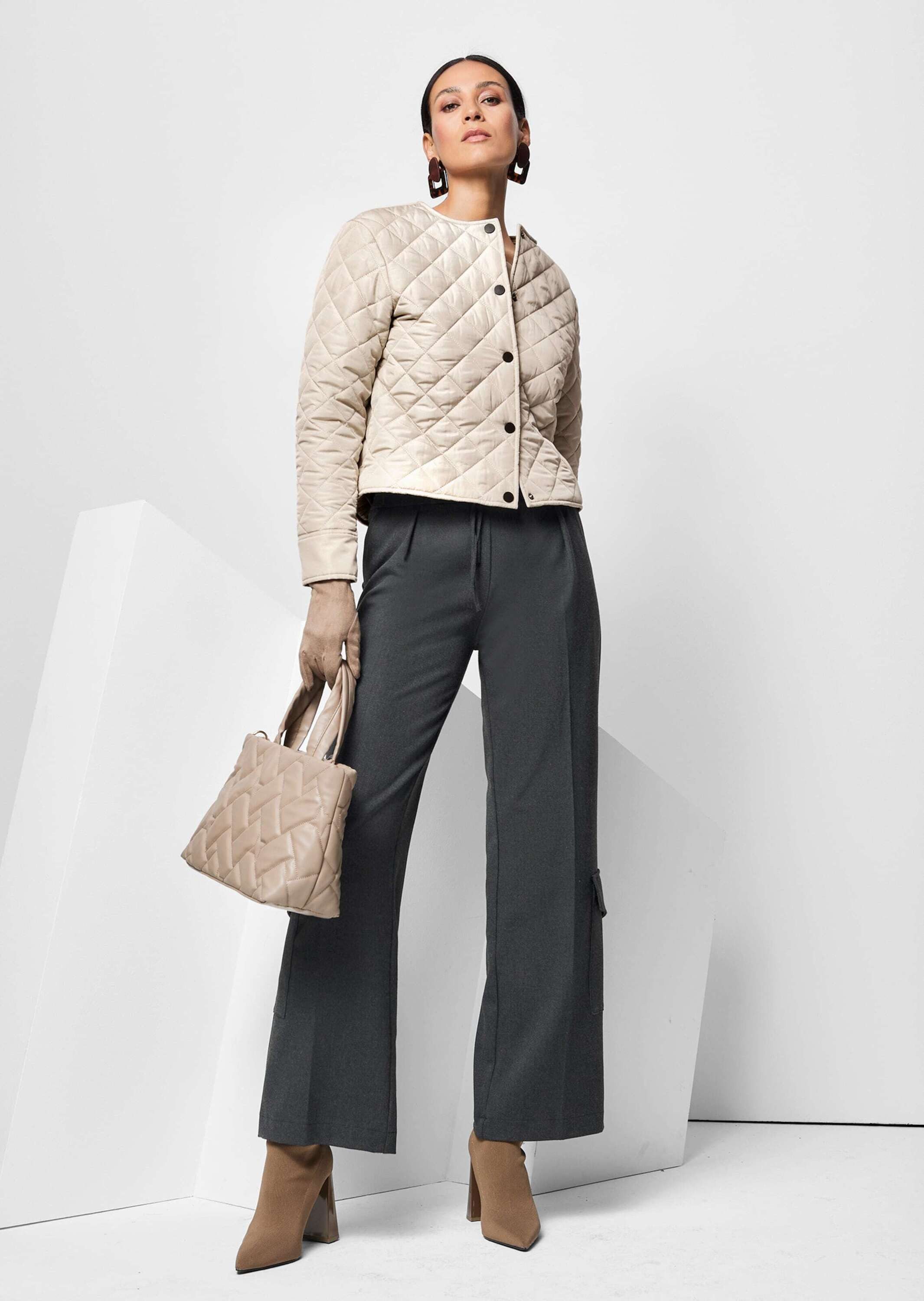 MADELEINE Cargohose Schlupfhose mit ausgestelltem Bein Uni-Design, ohne Kragen, Verschlusslos für unkomplizierten Look