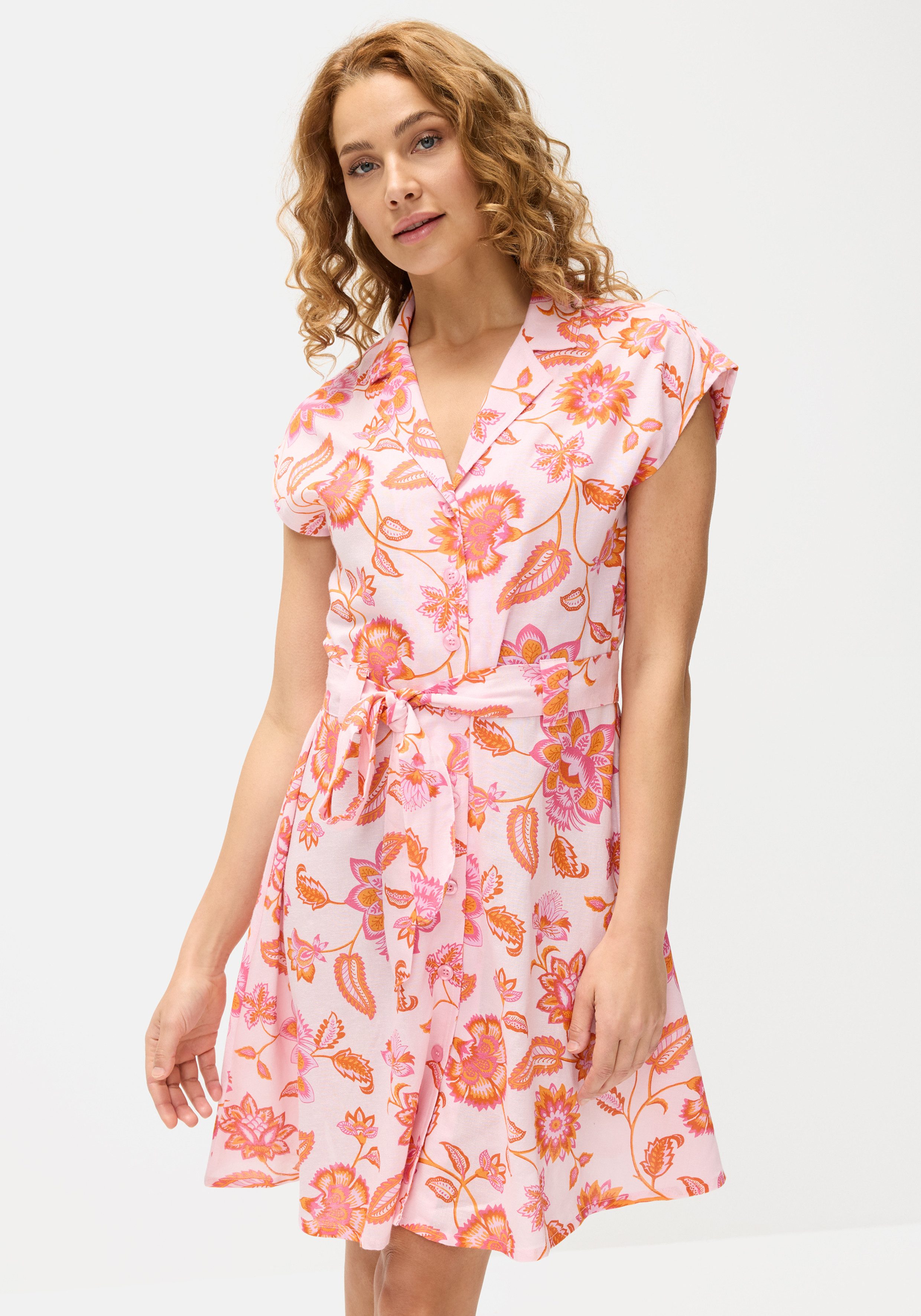LASCANA Hemdblusenkleid (mit Bindegürtel) aus Leinenmix, mit Reverskragen, Alloverprint