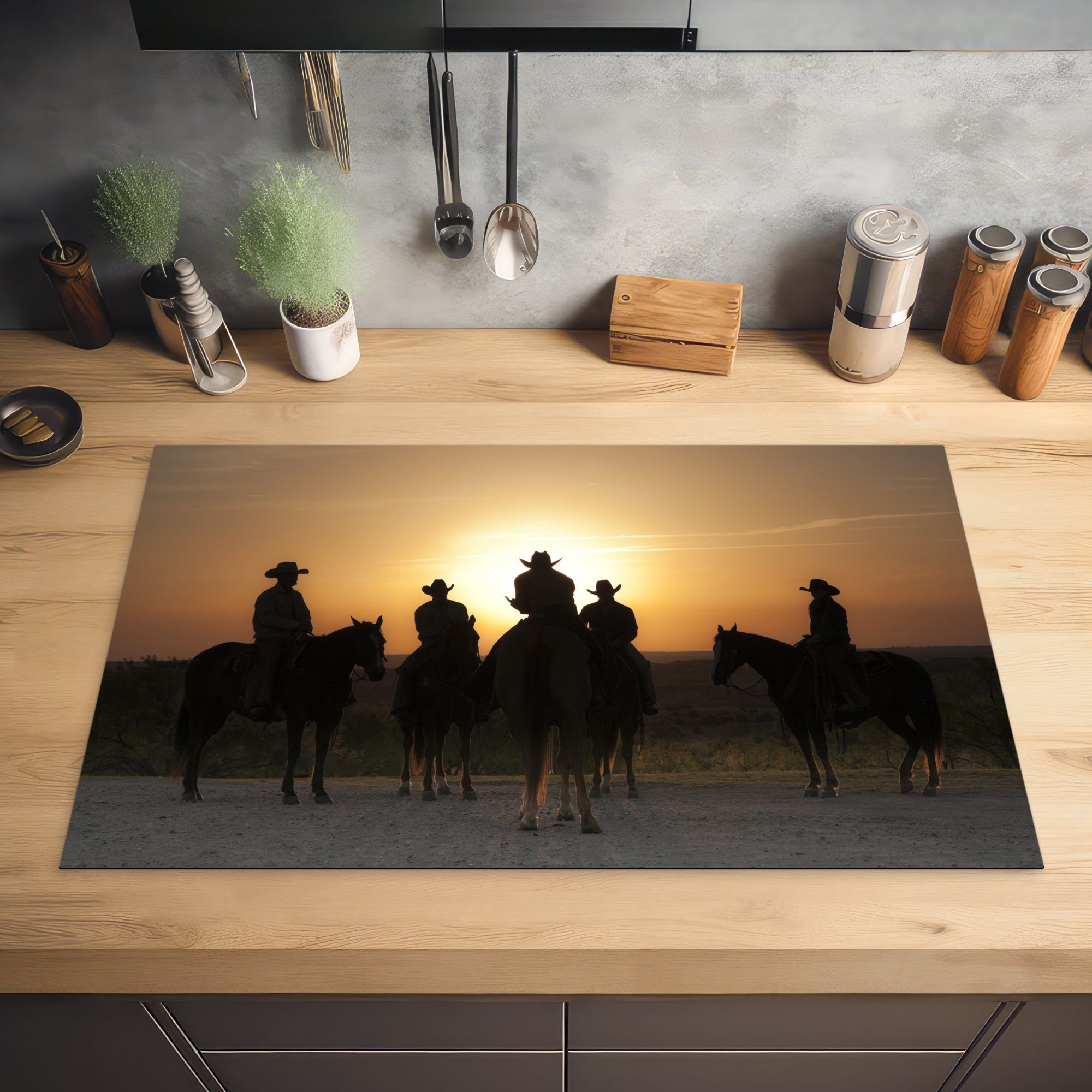 MuchoWow Herdblende-/Abdeckplatte Eine Gruppe von Ceranfeldabdeckung, bei küche Arbeitsplatte 83x51 cm, Cowboys Sonnenuntergang, (1 tlg), für Vinyl