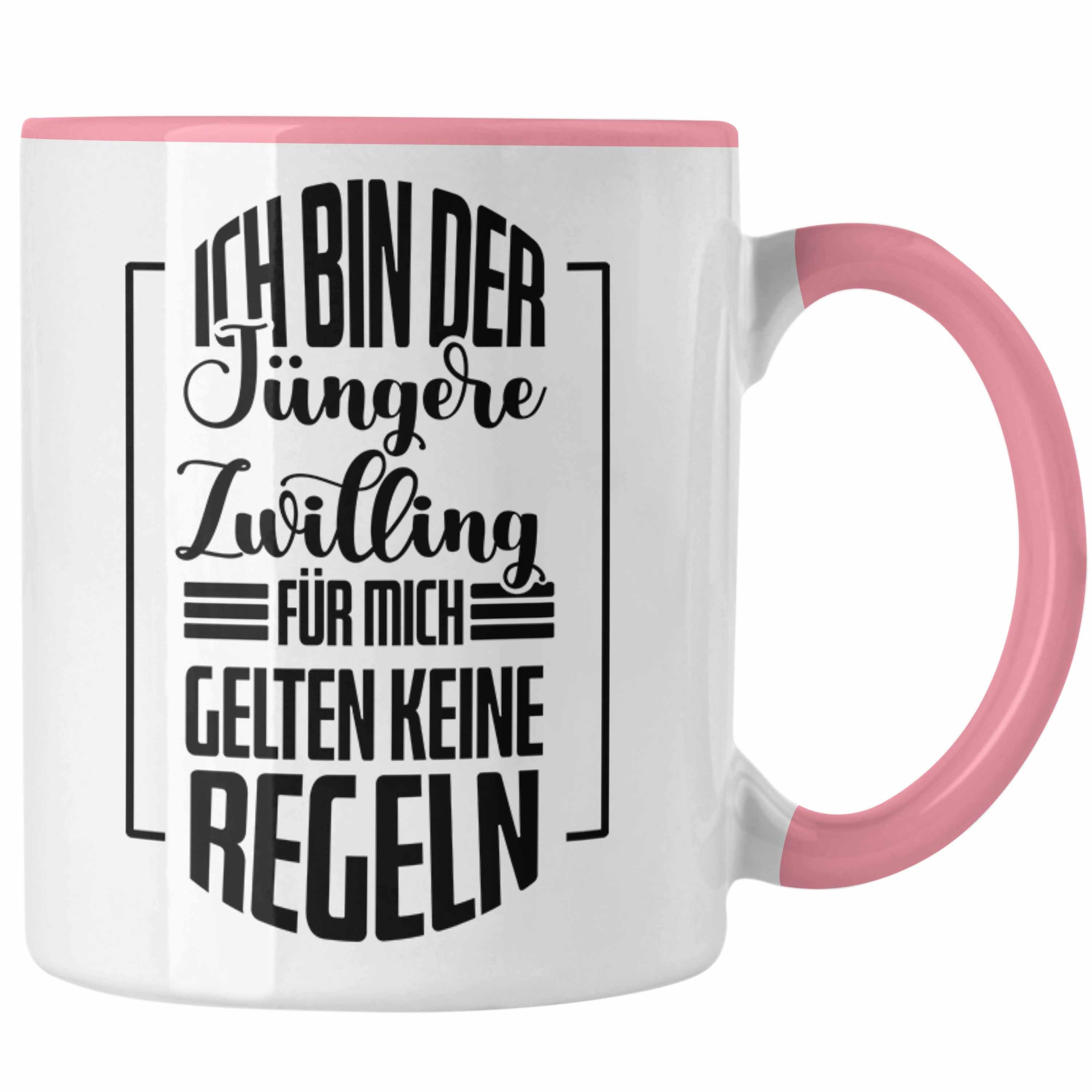 Trendation Tasse Lustige Tasse für Lustiges Rosa Geschenk Geburtstag jüngeren Zwilling den W