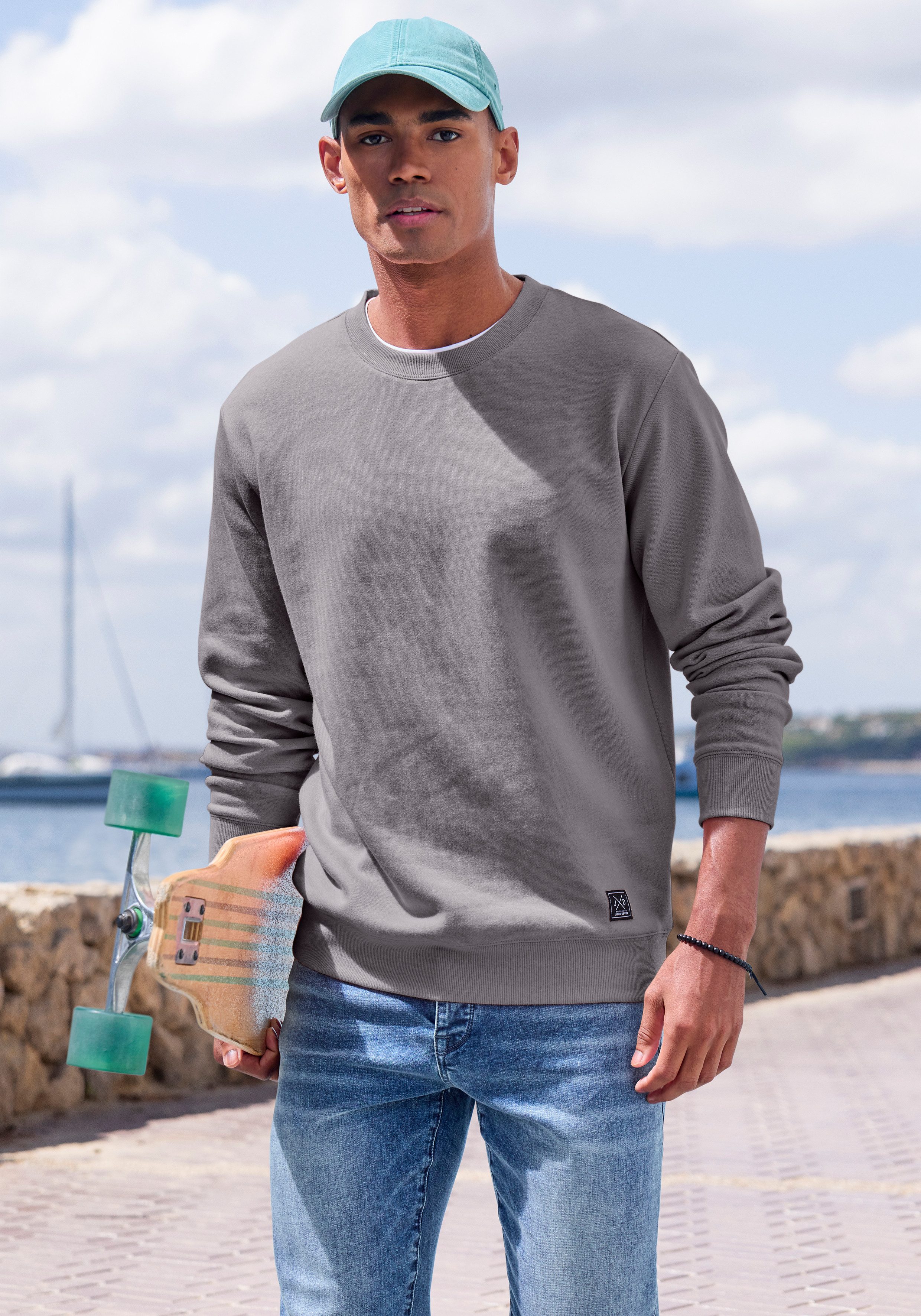 Sweatshirt