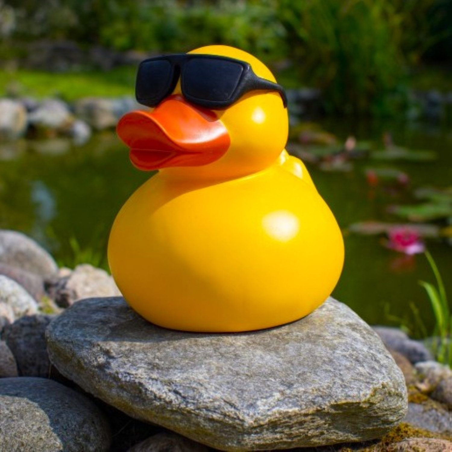 Online-Fuchs Dekofigur Quietscheente XL als Deko für das Badezimmer oder als Teichdekoration (wetterfest, 24 cm groß), aus Kunstharz (Polyresin) gefertigt - für den Innen- und Außenbereich