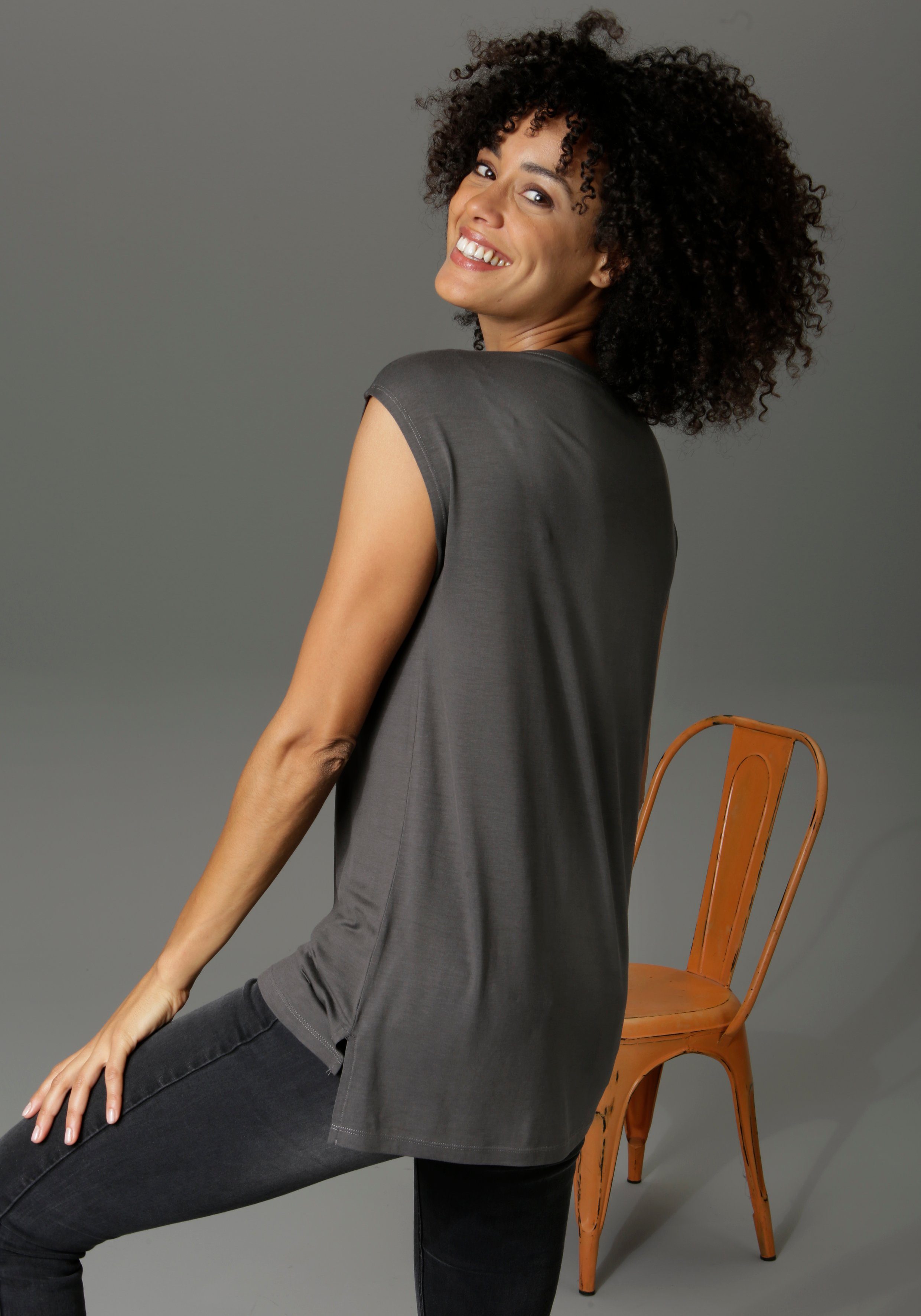 Aniston CASUAL T-Shirt mit Frontdruck, teilweise glitzernder Folienprint günstig online kaufen