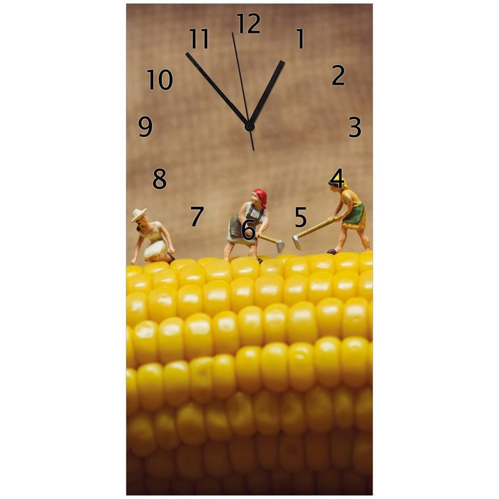 Wallario Wanduhr Uhr aus Acryl - Motiv: Lustige Bauernfiguren auf einem Maiskolben beim Arbeiten (lautloses Uhrwerk)