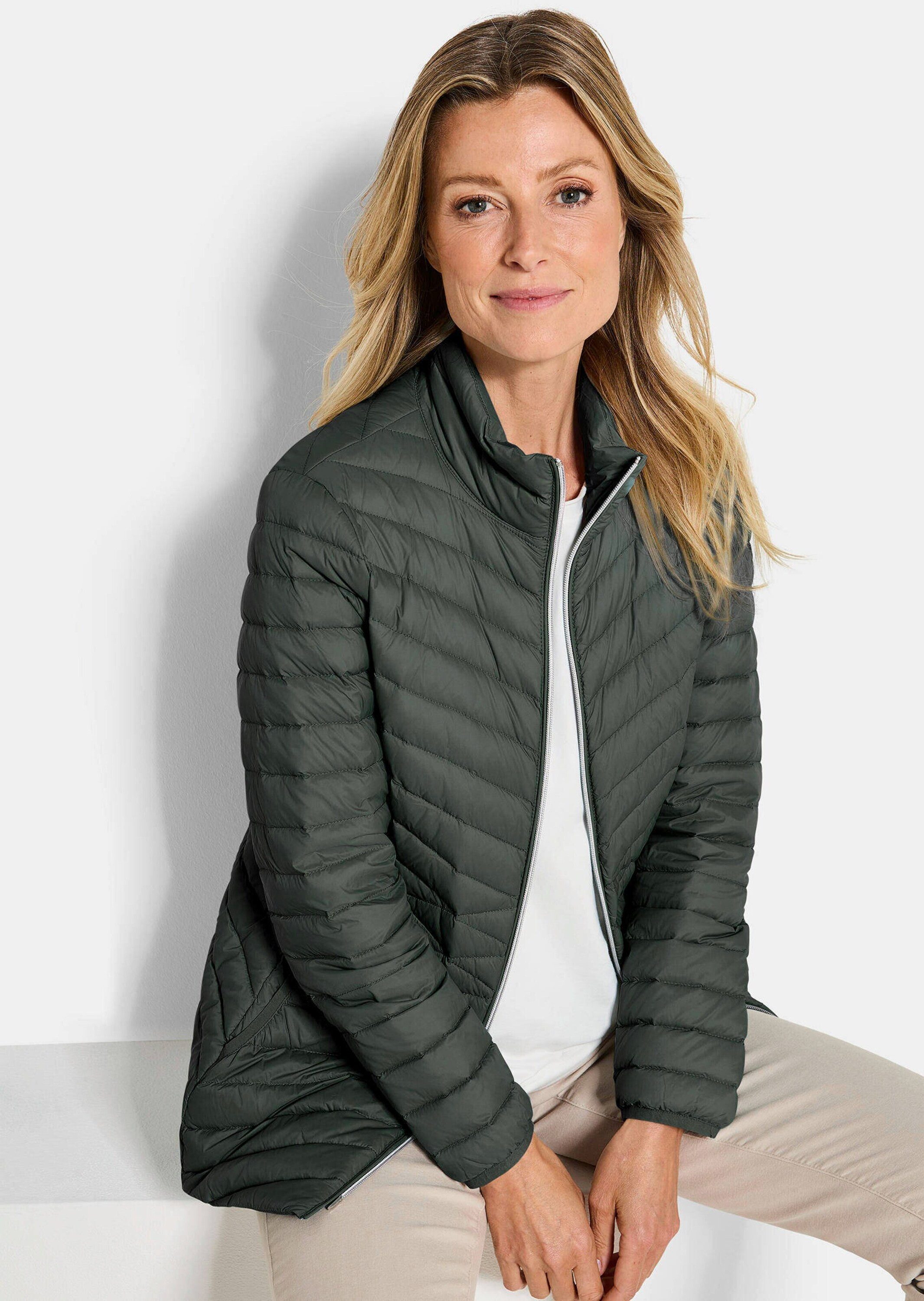 GOLDNER Steppjacke Kurzgröße: Herbstjacke mit Daunen, Stehkragen Verlängerte Jacke in femininer Steppung mit Reißverschluss