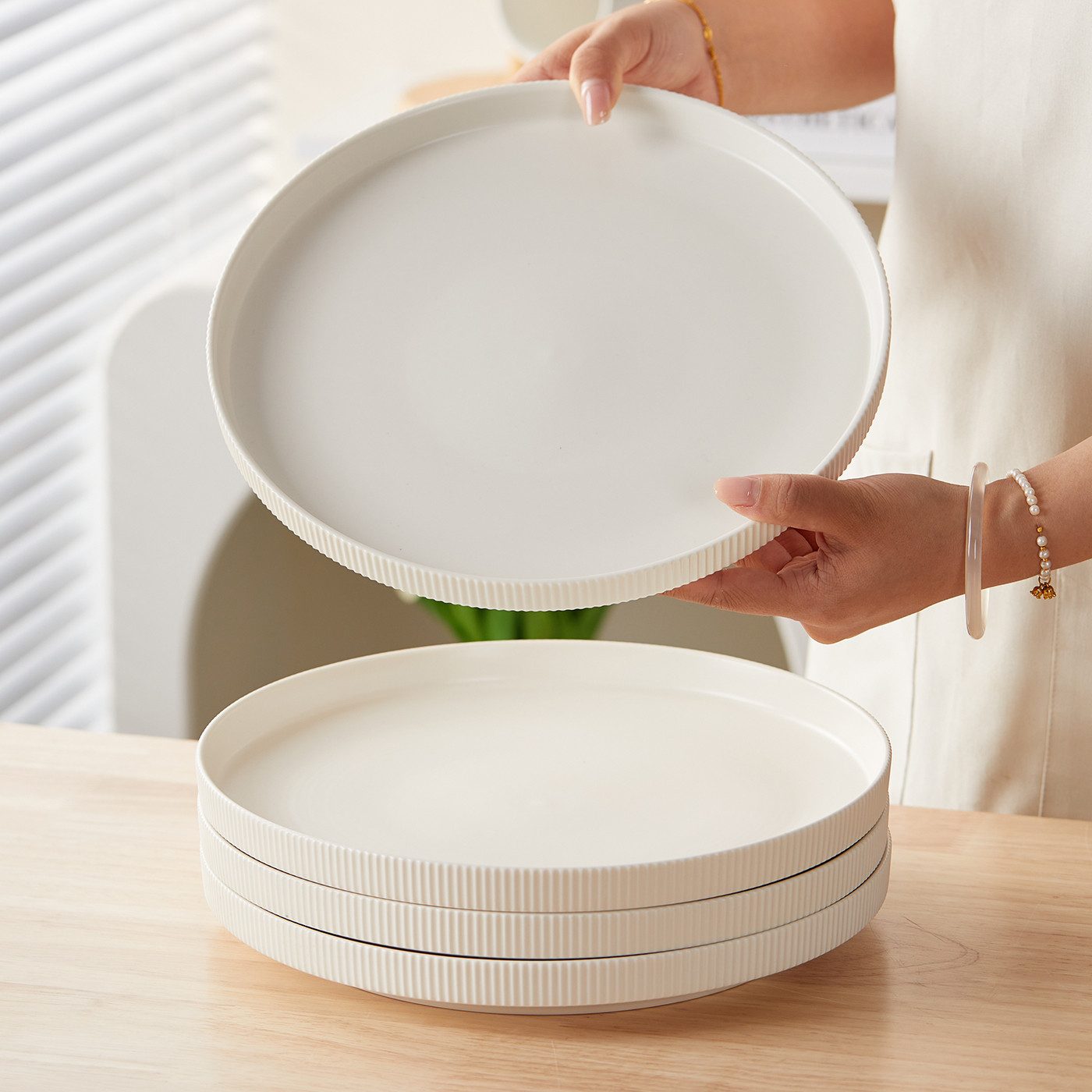 JIWOO Teller 4er Ø27,7cm, Speiseteller Steakteller Dessertteller Brotteller Plate, (4 St), Keramik Hochwertiges Tellerset Weiß Mikrowellen spülmaschinenfest