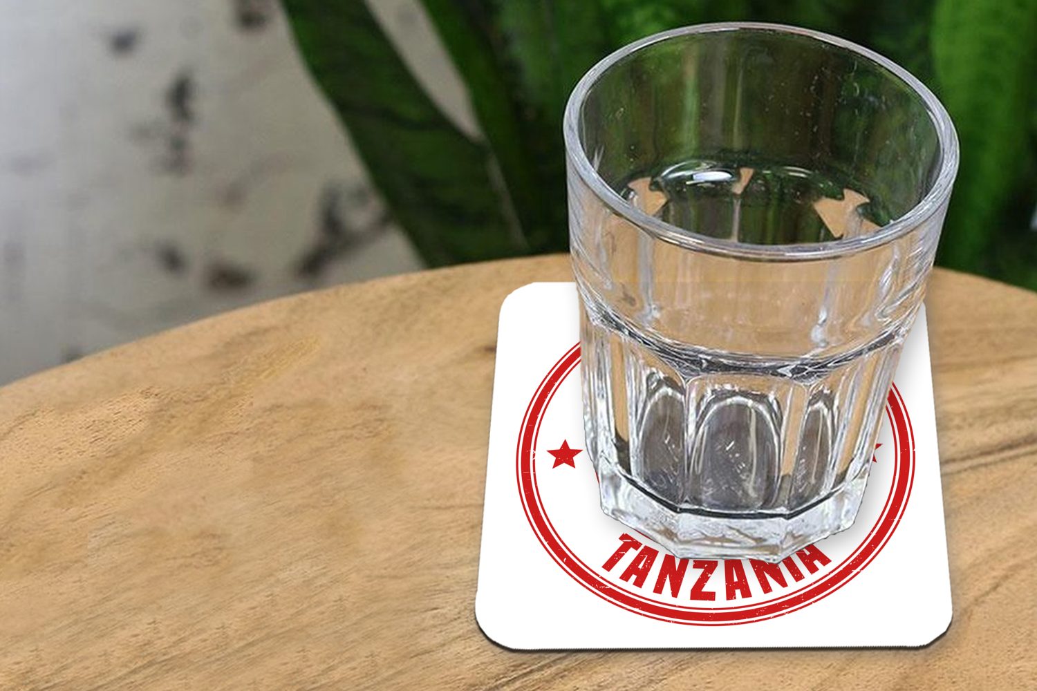 MuchoWow Glasuntersetzer Glasuntersetzer, Untersetzer, Korkuntersetzer, Zubehör Eine Tasse für Gläser, einer darauf, Tischuntersetzer, mit Illustration Briefmarke roten 6-tlg., Tansania
