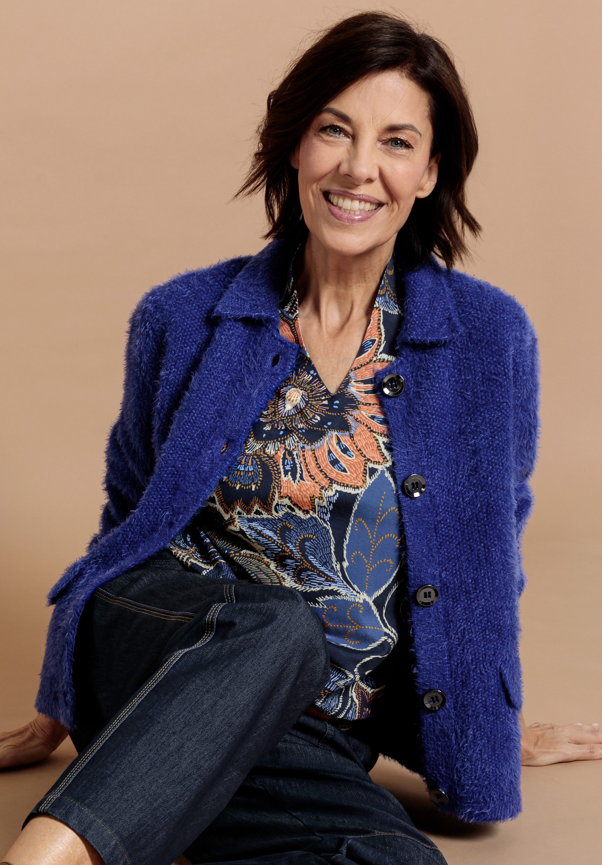 bianca Strickjacke BESS in cooler Trendfarbe mit Polokragen