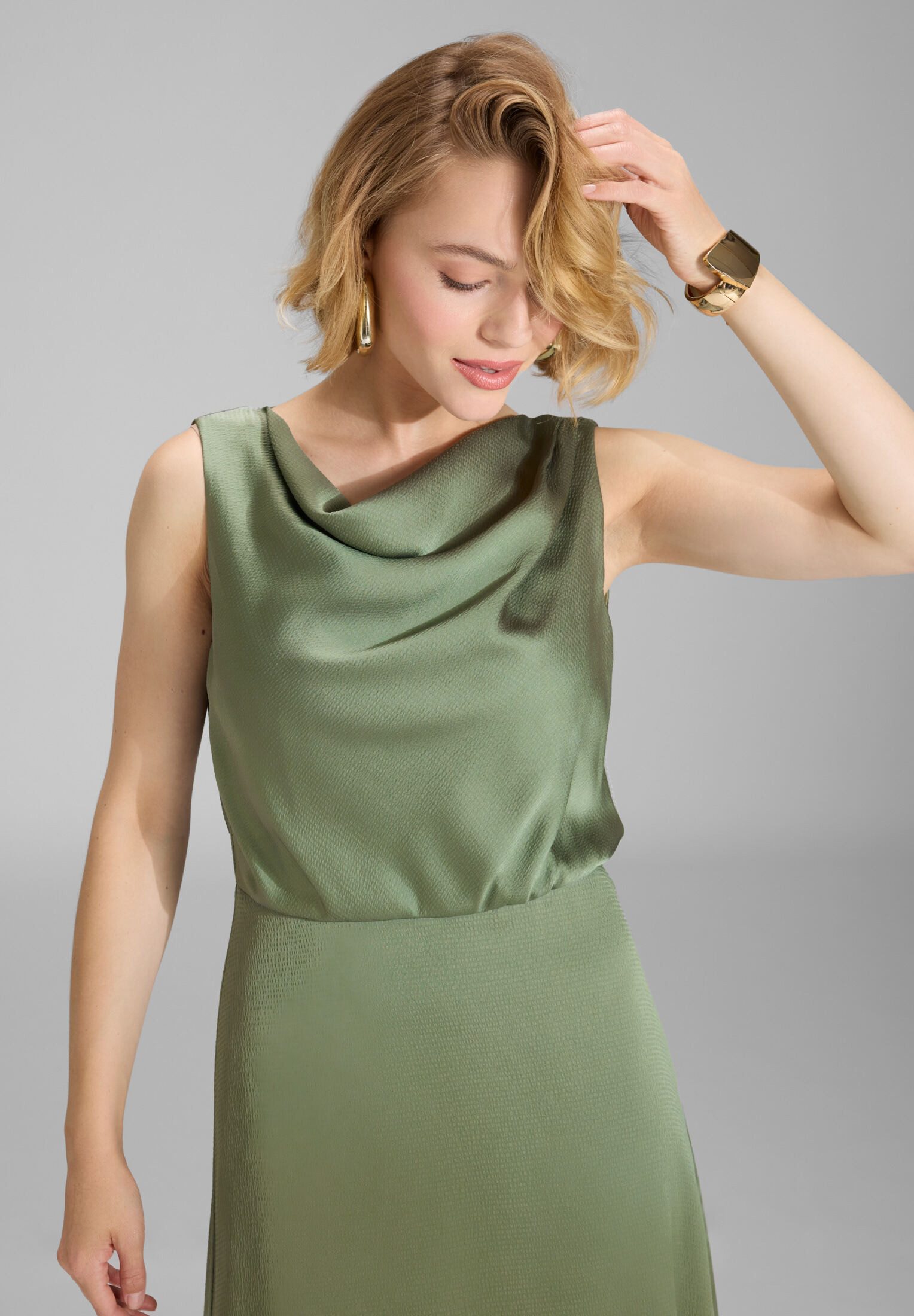 SWING Cocktailkleid Taillierter Schnitt mit fließendem Rockteil
