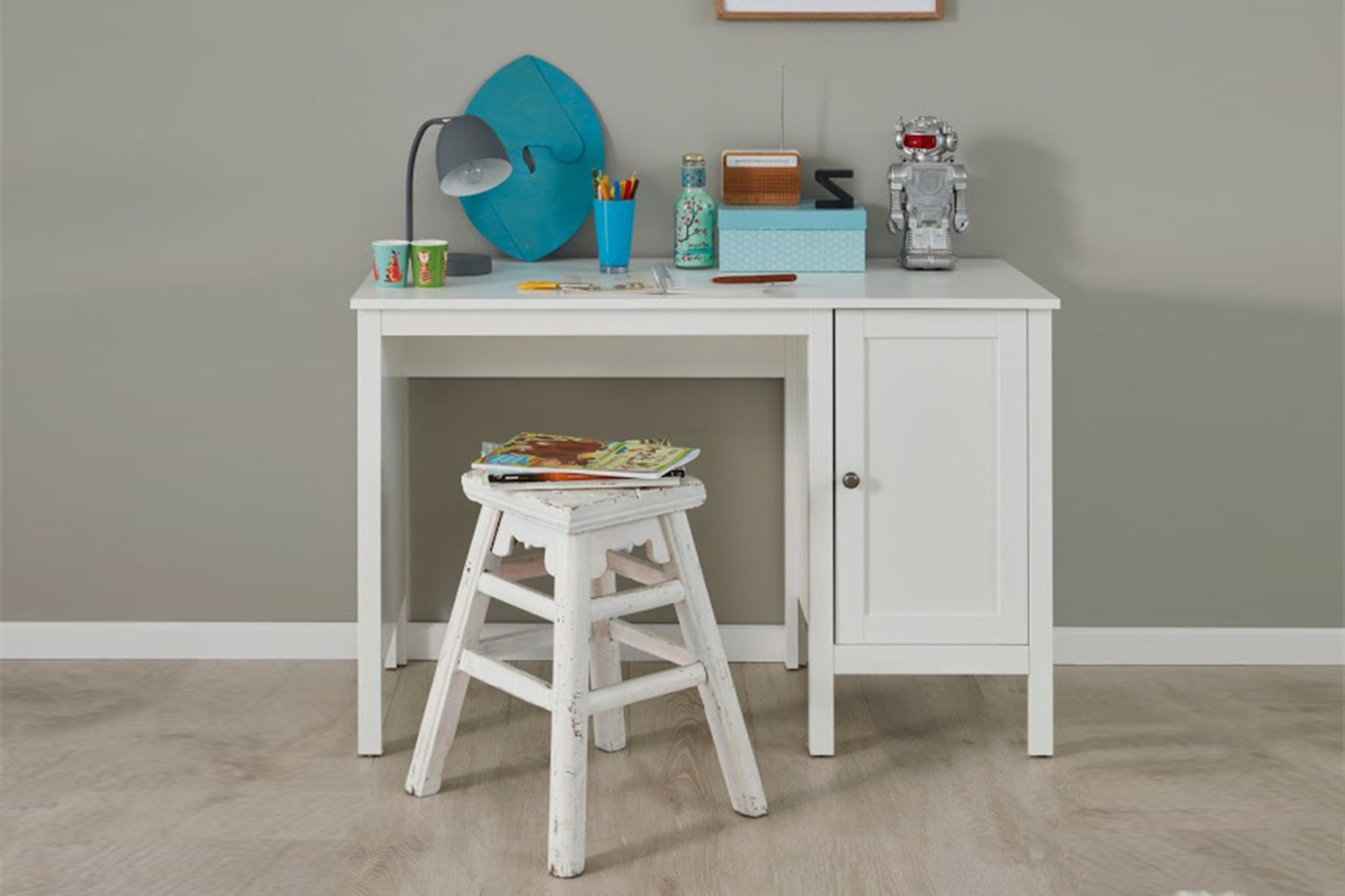 KONSIMO® Schreibtisch FARGE Computertisch Bürotisch Arbeitstisch, mit Türen, 115cm, Klassisches Design
