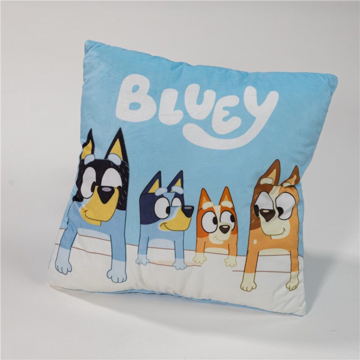 Aymax sprl Dekokissen Bluey 1 Stück Cushion Velboa Dekokissen 35 × 35 cm mit Rückentasche – Bild 2 von 3