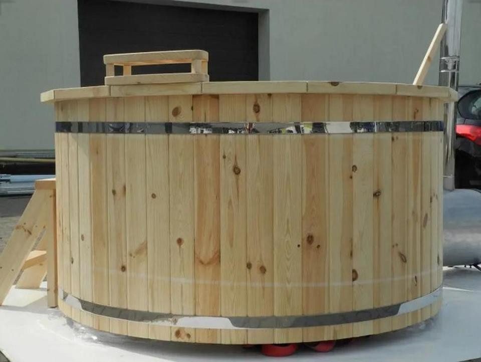 JVmoebel Whirlpool-Badewanne Sprudelbad aus Holz in Braun mit Massagefunktion für Entspannung, Made in Europe