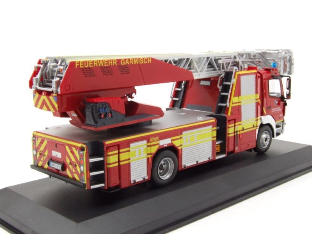 ixo Models Modellauto Mercedes Atego DLK 23/12 Metz Feuerwehr Garmisch-Patenkirchen rot, Maßstab 1:43