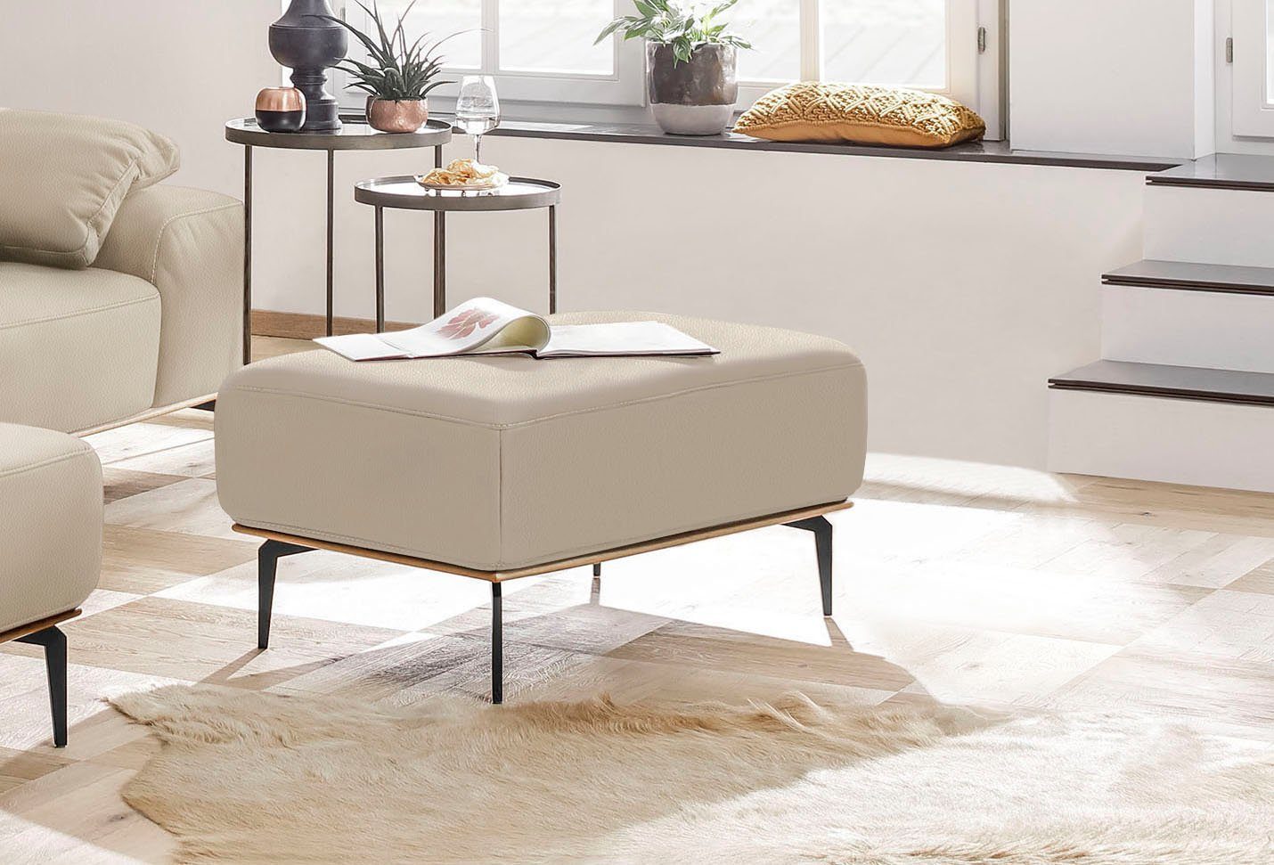 W.SCHILLIG Polsterhocker run, mit Holzsockel, Füße in Schwarz pulverbeschichtet, Breite 75 cm