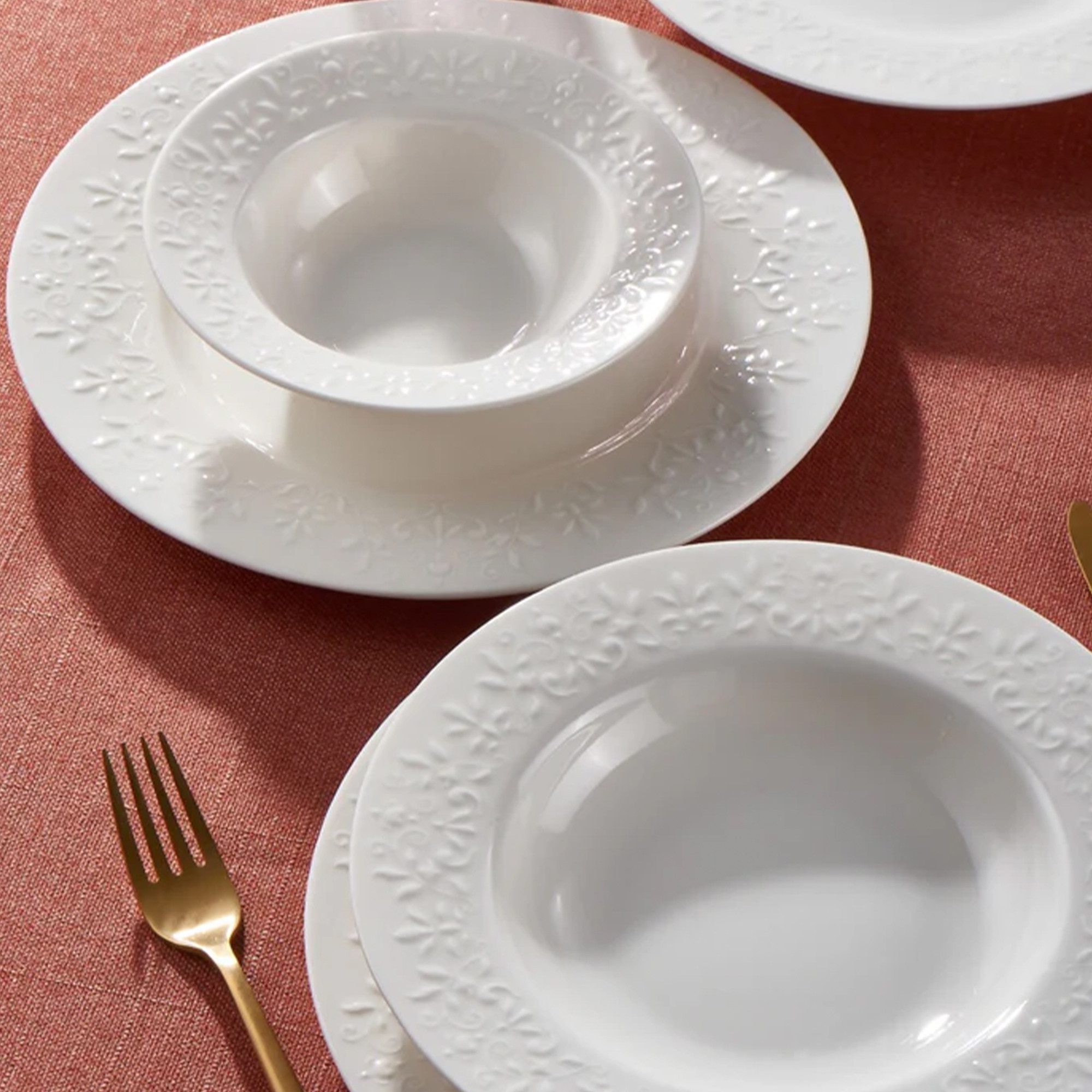GÜRAL Porselen Tafelservice DILRUBA (18-tlg), 6 Personen, Porzellan, Cremefarben, Reliefmuster, elegant und robust