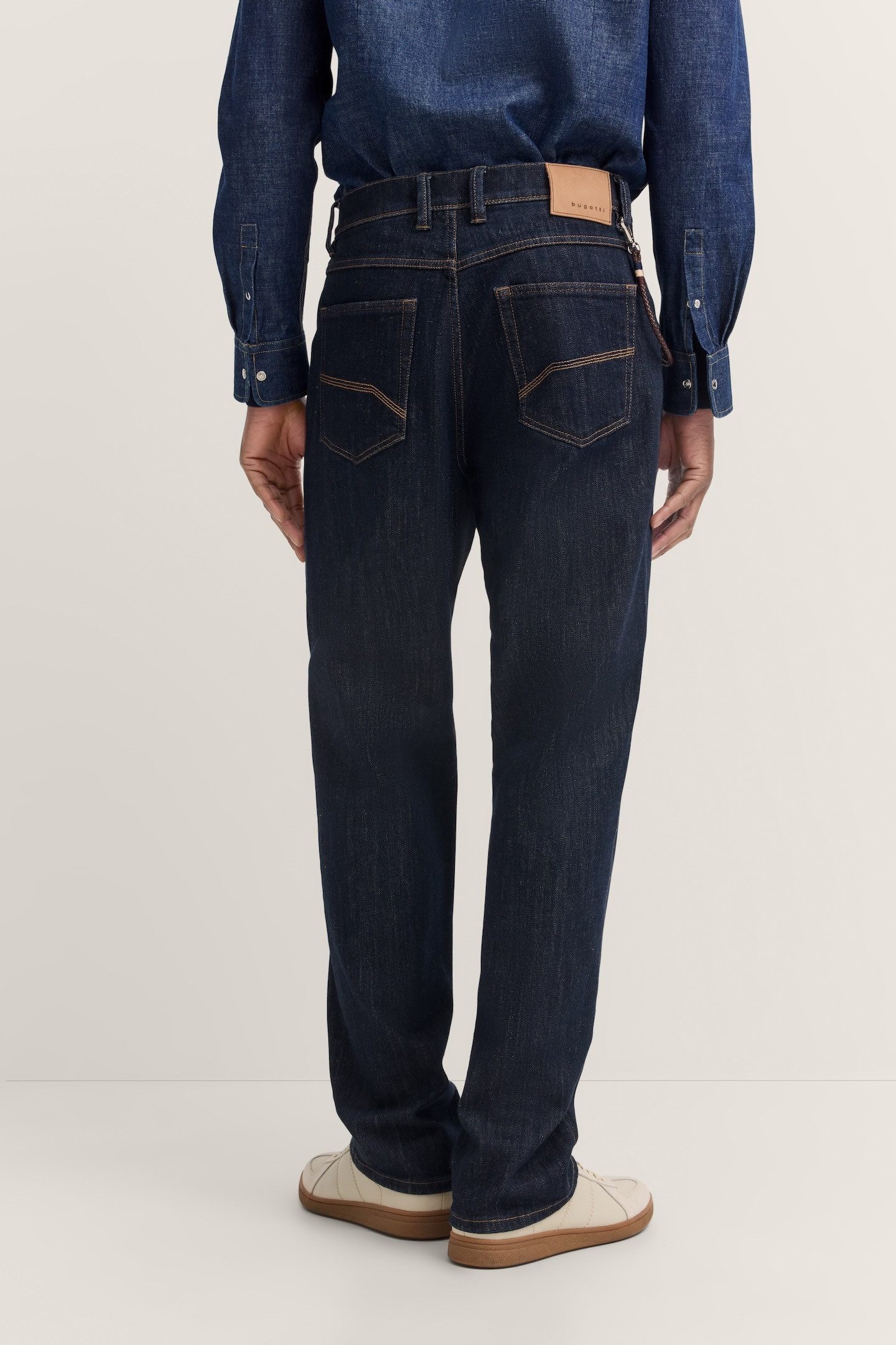 bugatti 5-Pocket-Jeans Loose Fit aus Luxury Raw Denim mit Stretch
