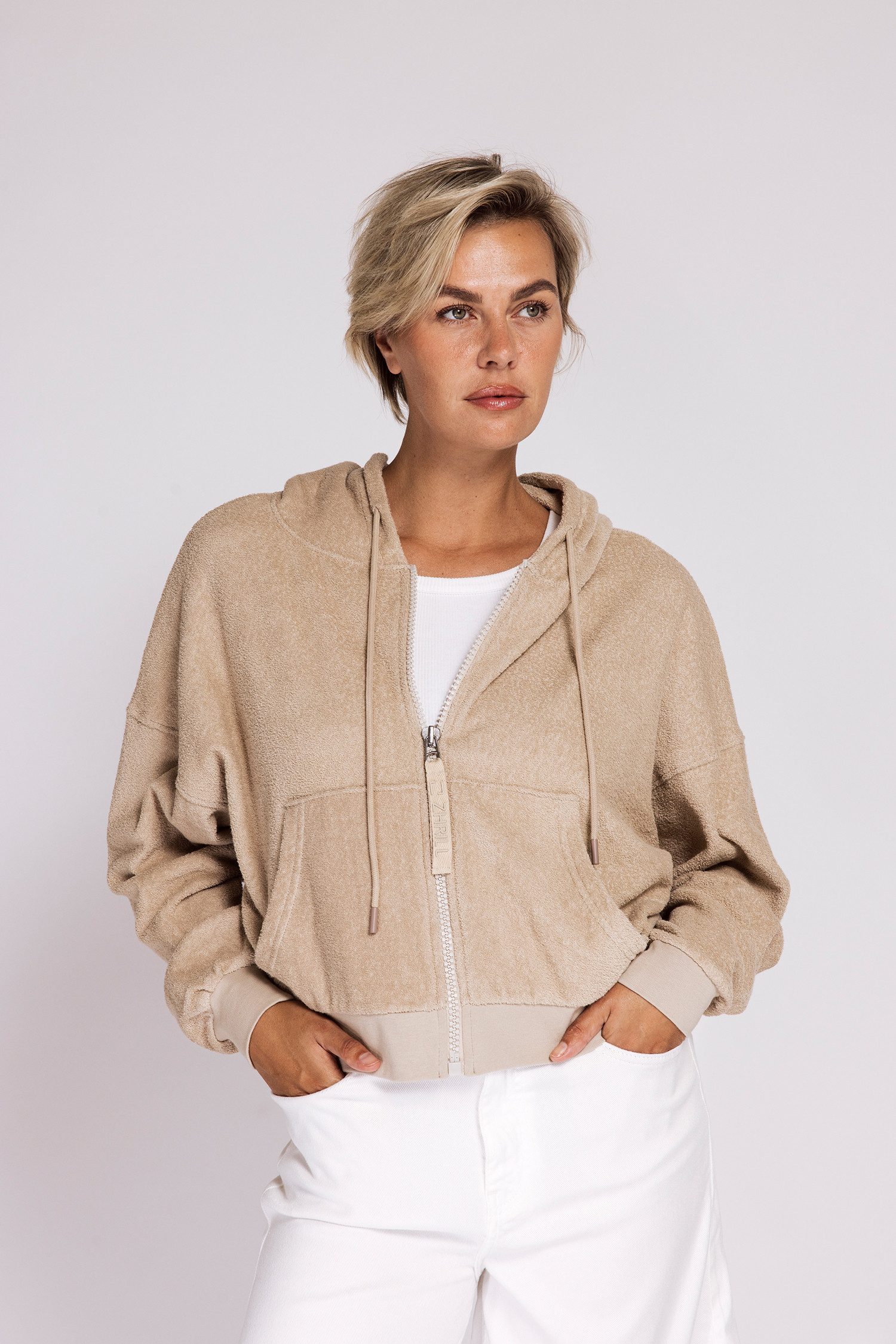 Zhrill Sweatblazer RATANA lässiger Look, hüftlange Schnittform, mit Kängurutasche