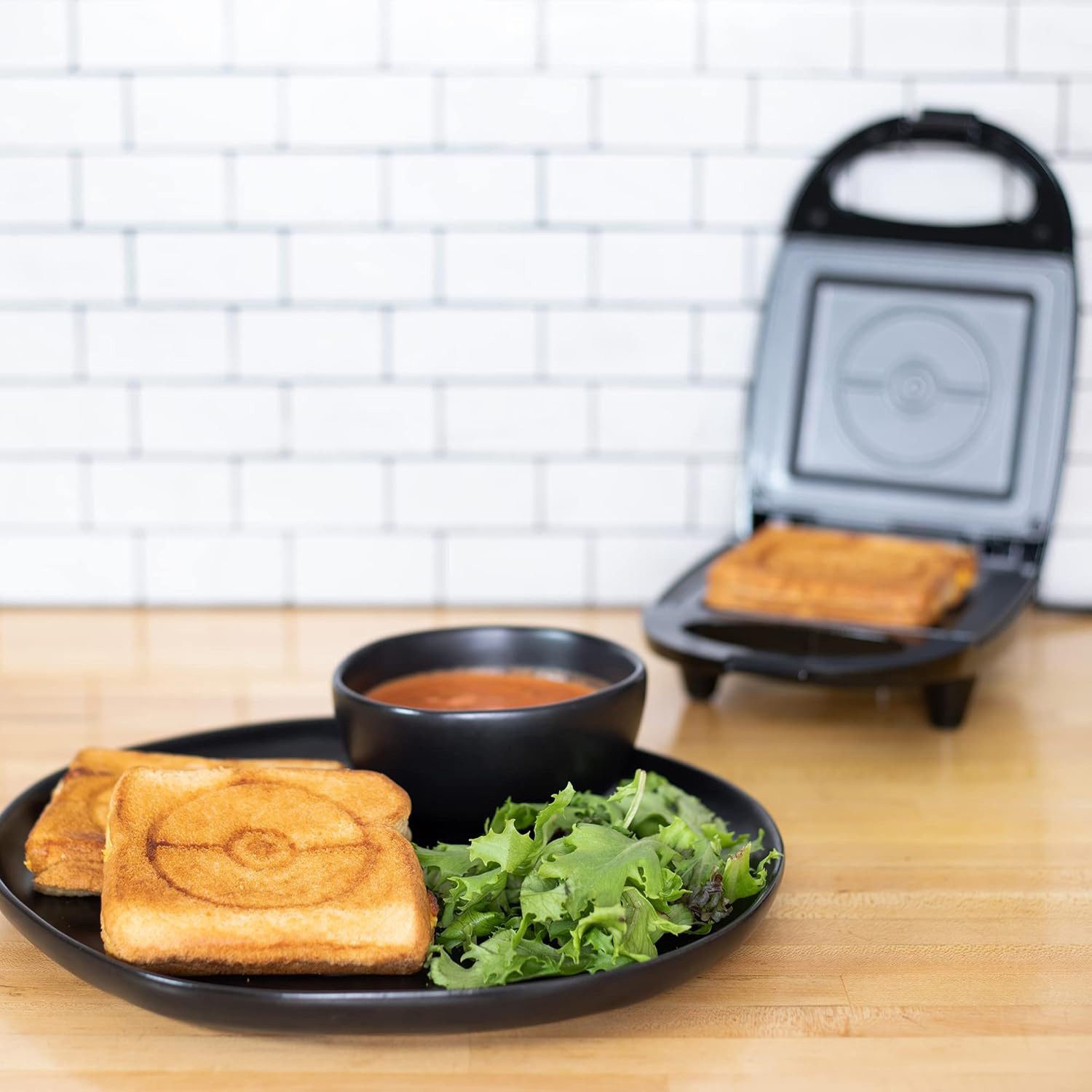 Uncanny Brands Sandwichmaker Pokémon Sandwich Maker – Toast- & Sandwich-Grill mit Pokémon-Design