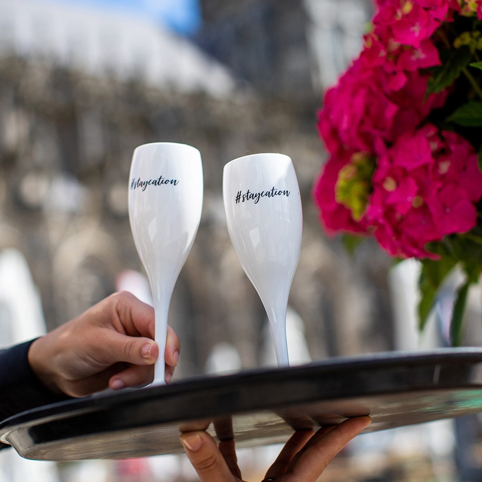 KOZIOL Sektglas Sektglas 100 ml mit Druck CHEERS No. 1 STAYCATION, 1-tlg., Kunststoff, Stielglas aus Kunststoff