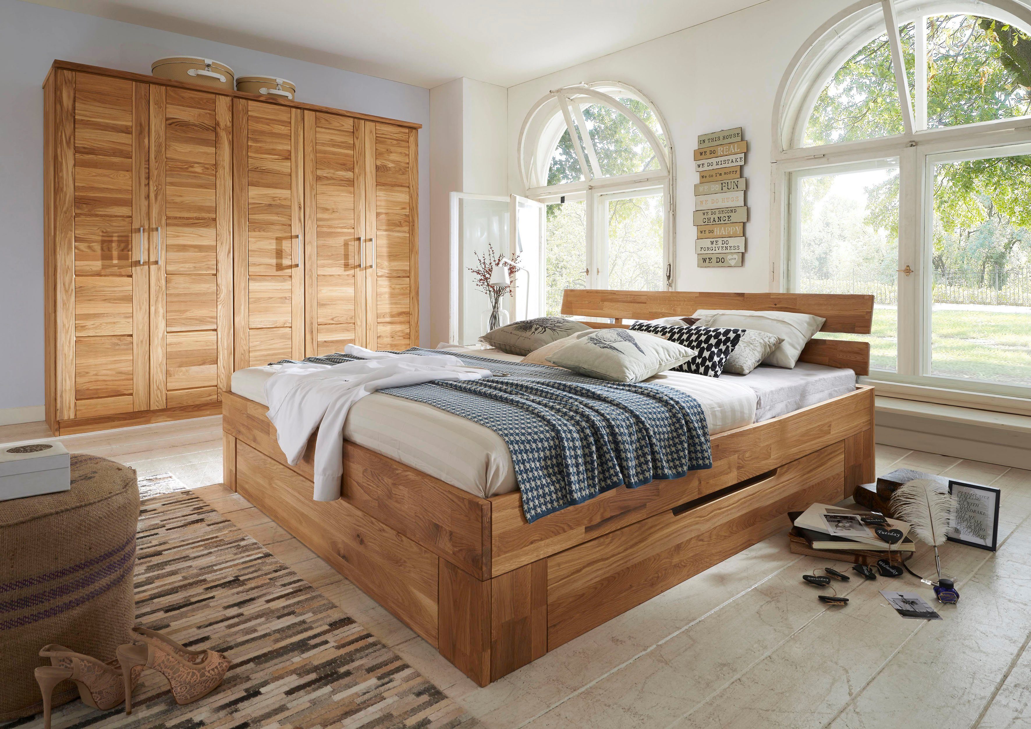 Home affaire Massivholzbett Tommy, Futonbett, aus Massive FSC-zertifizierte Wildeiche, Futon Stil (hohe Belastbarkeit: 200kg je Seite), Massivholz Scandi Design, Robust, stabil, In unterschiedlichen Breiten