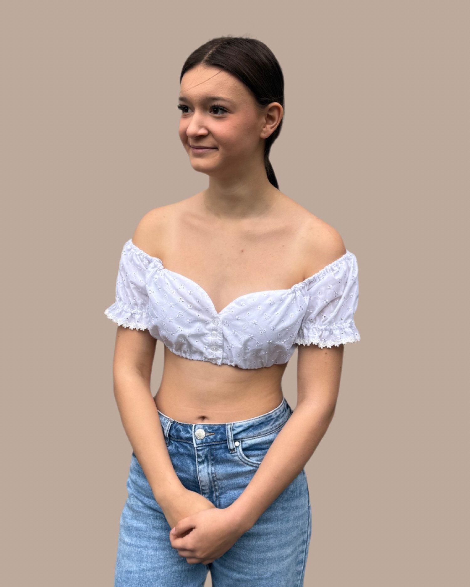 Ramona Lippert Dirndlbluse Laura weiß Carmenstyle Lochstickerei günstig online kaufen
