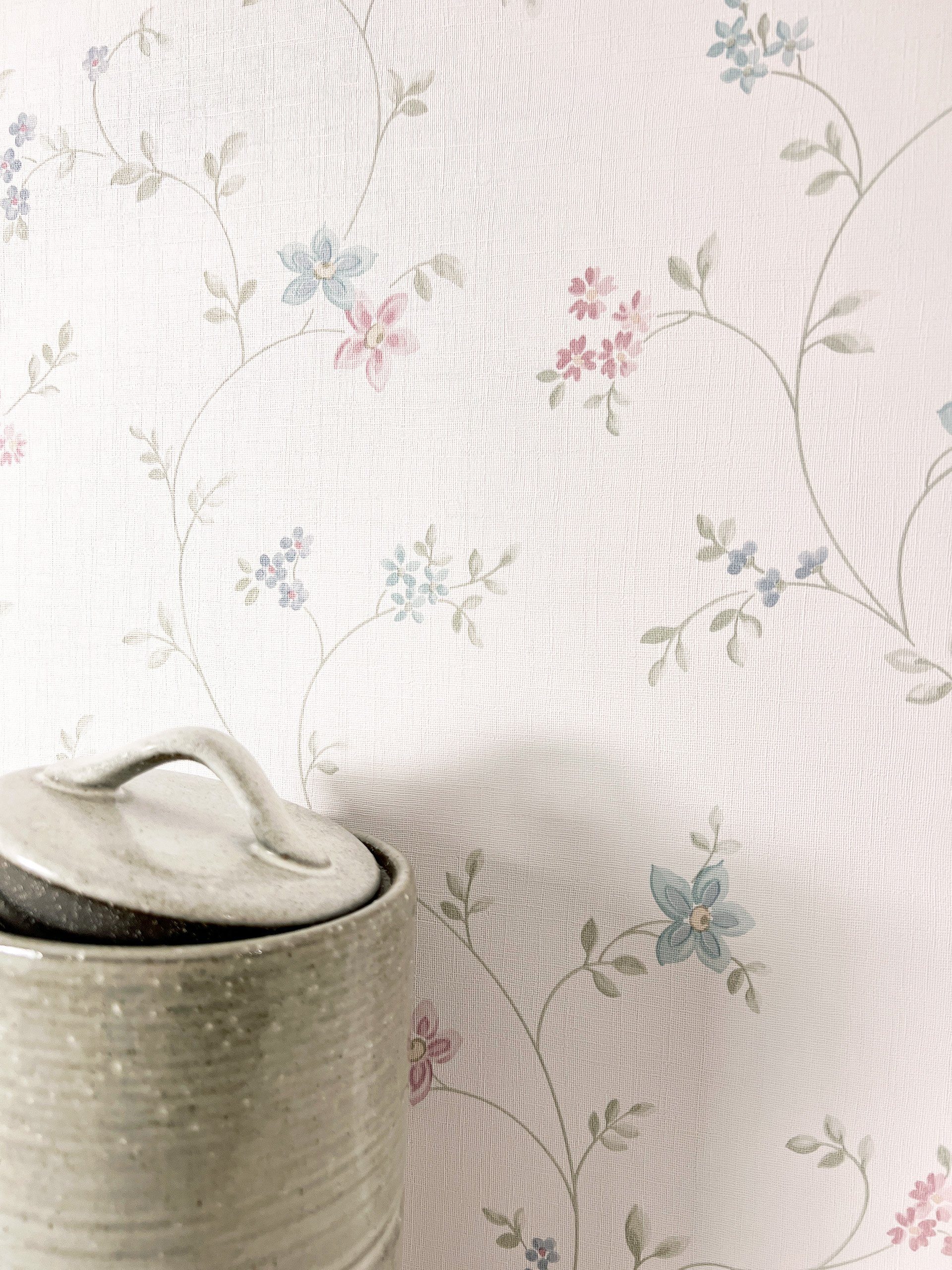 Newroom Vliestapete Florin Pastella Tapete Vintage Blumen,Blätter,Blüten, Pastellblau Tapete Floral Blumen - Vintage Blumentapete Rose Weiß Romantisch 3D Optik Blätter Blüten für Schlafzimmer Wohnzimmer Küche, Blumentapete