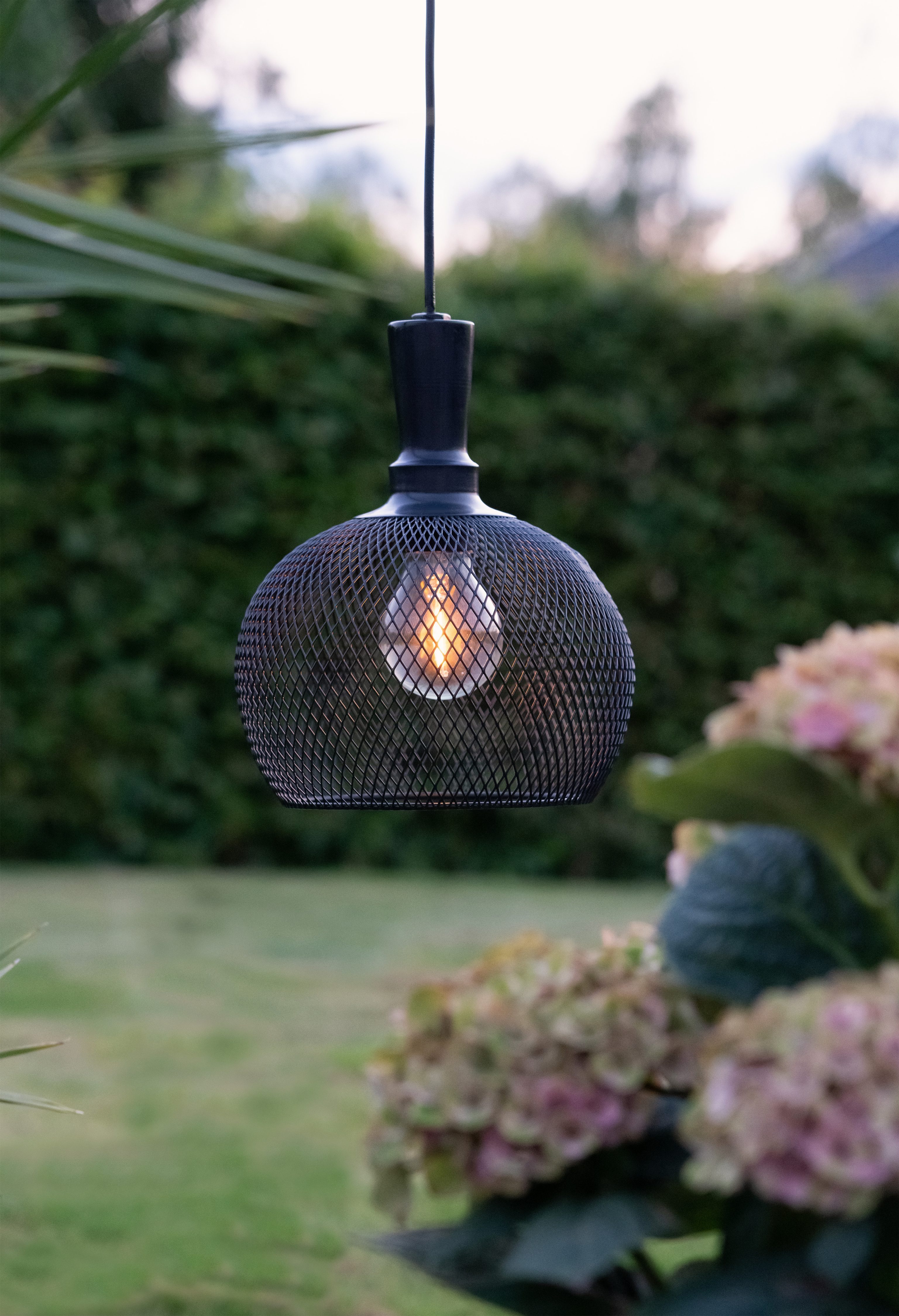 STAR TRADING LED Solarleuchte Solarlampe Sunlight, Tageslichtsensor, LED fest integriert, Warmweiß, Solar-Hängelampe aus Metall, 5Lm, Dämmerungssensor