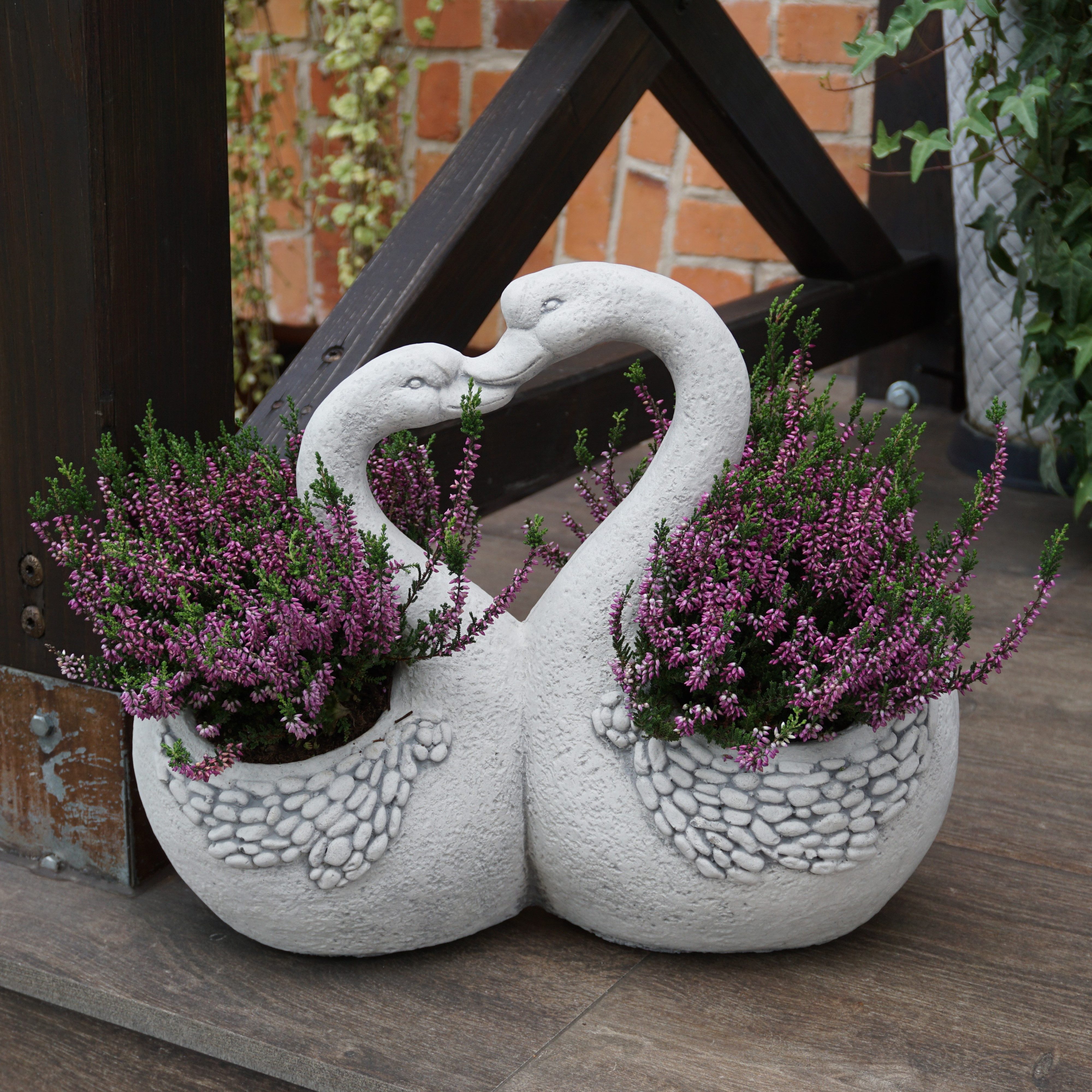 gartendekoparadies.de Pflanzschale Liebevolle Schwäne als Blumenampel Pflanzgefäß, H. 39 cm, 16 kg, Frostsicher